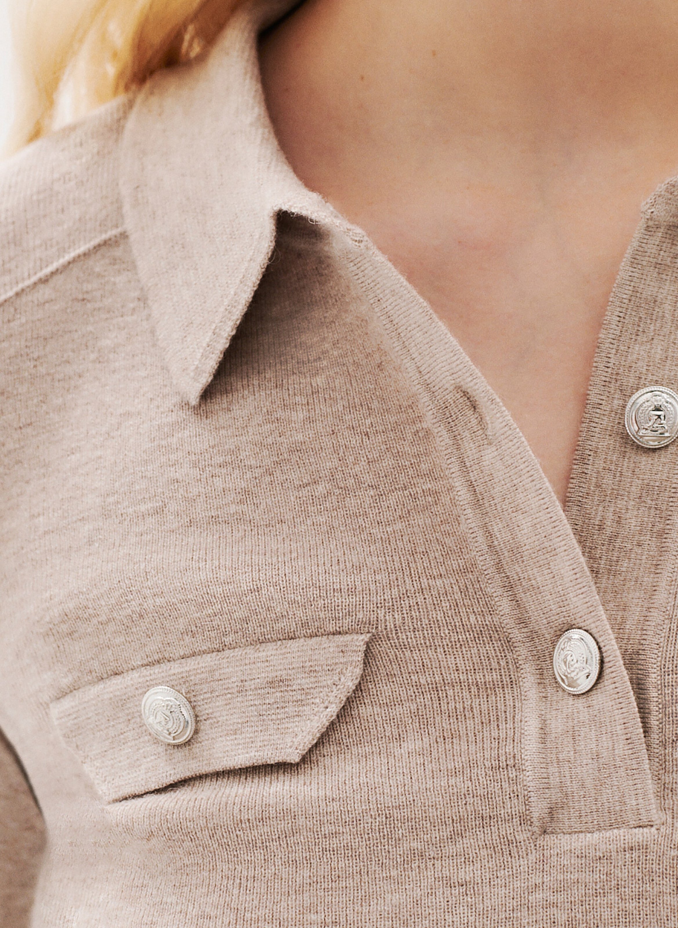 Pull moulant col polo en laine mélangée CAROLL Marron