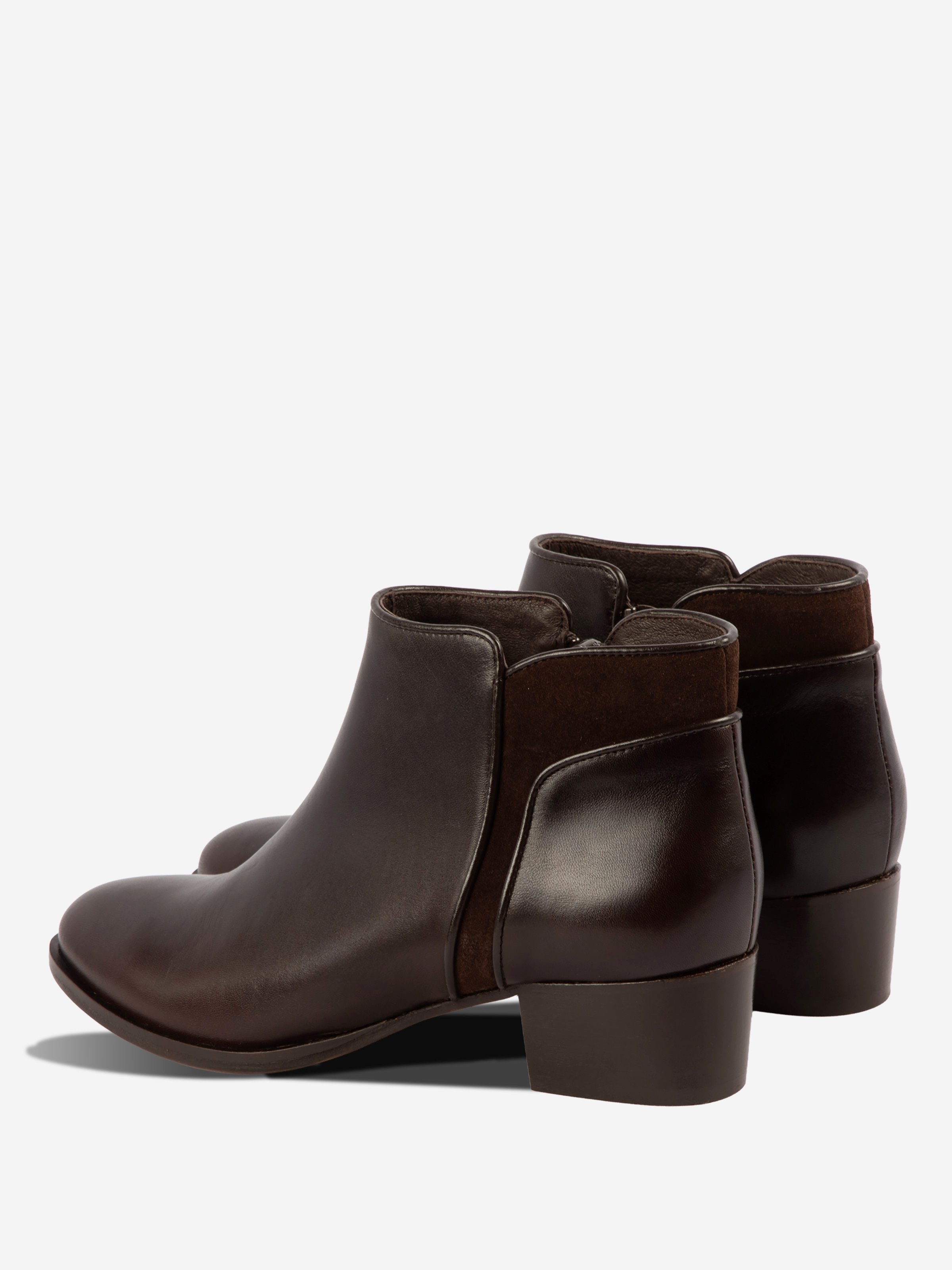 <p>Mid-heel brown leather ankle boots</p> JULES & JENN Brown