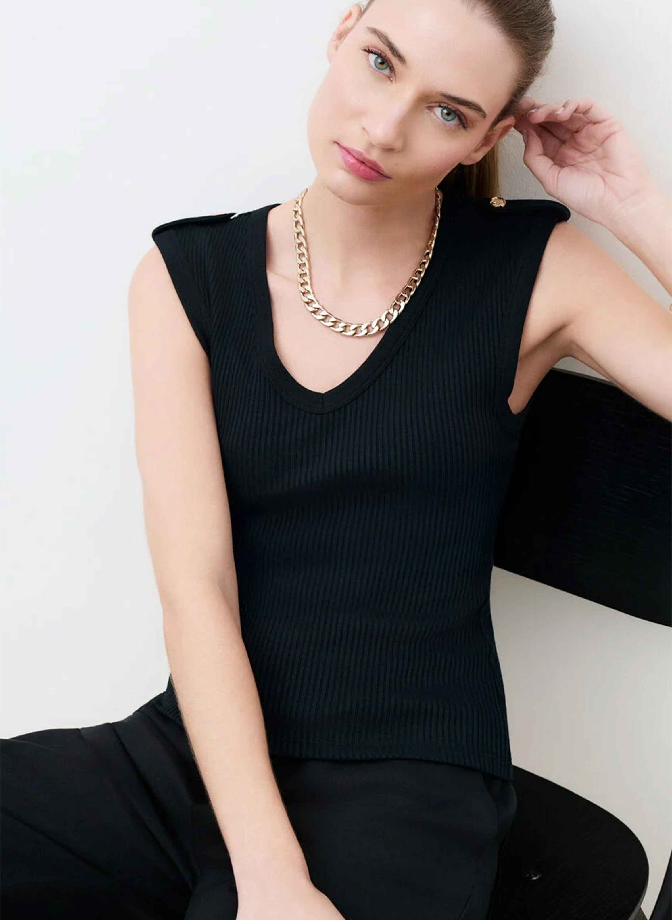 Top col V  CAROLL Noir