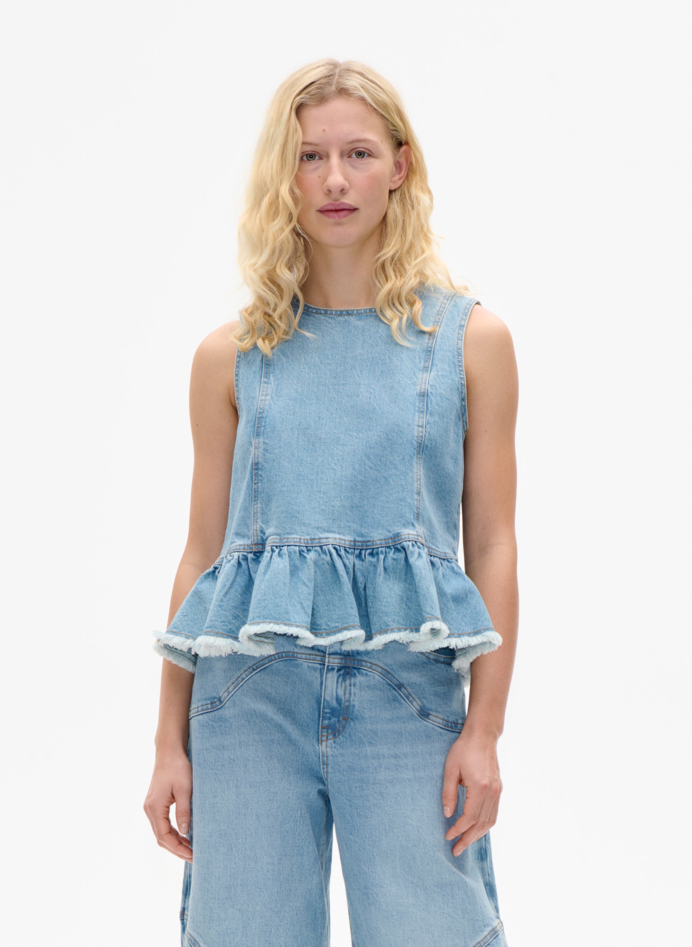 Sleeveless denim ruffle top BAUM UND PFERDGARTEN Blue