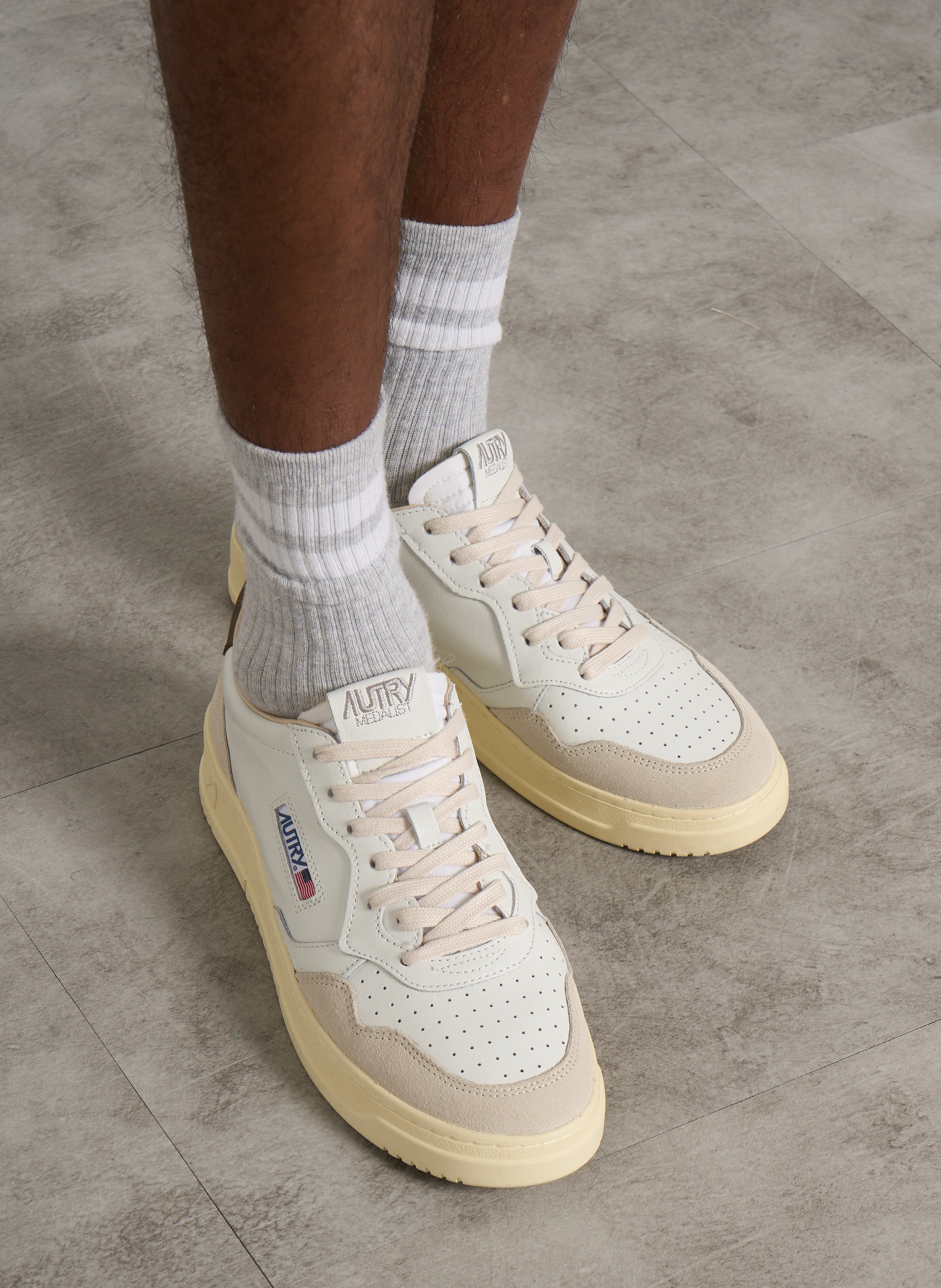 Baskets basses en cuir mélangé AUTRY Marron