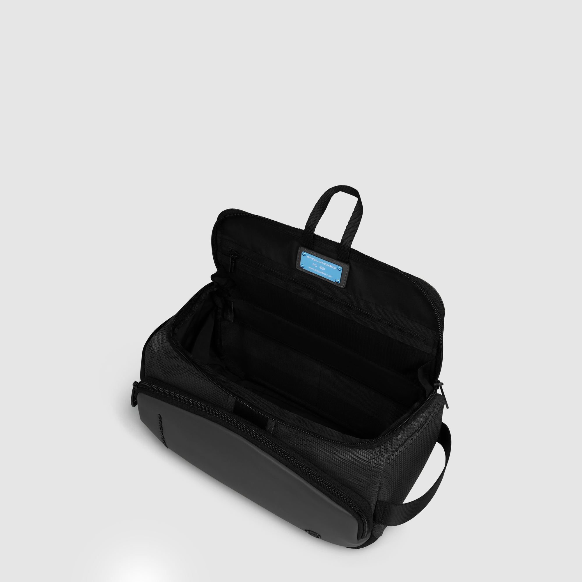 Toiletry bag made from bio-based material PIQUADRO Black
