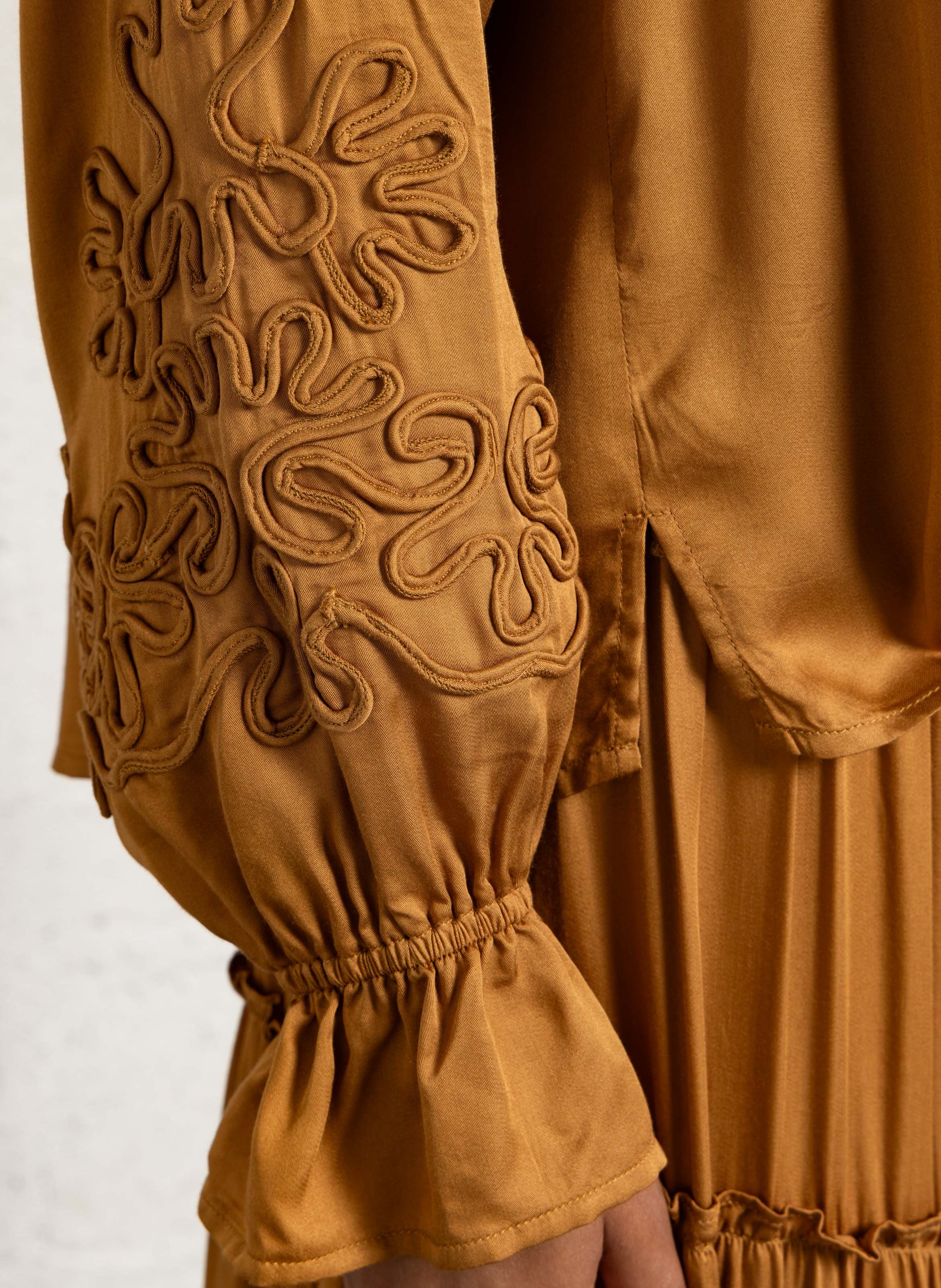 Weit geschnittene Henley-Bluse LOUISE MISHA Braun