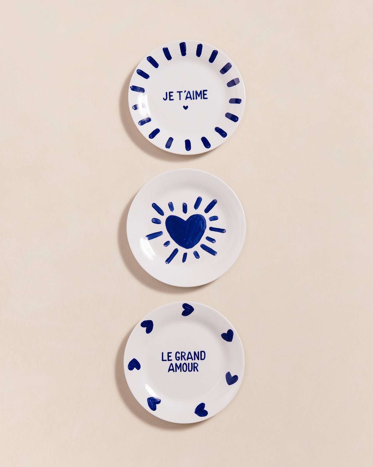 L'assiette à dessert le grand amour en porcelaine EMOI EMOI Bleu