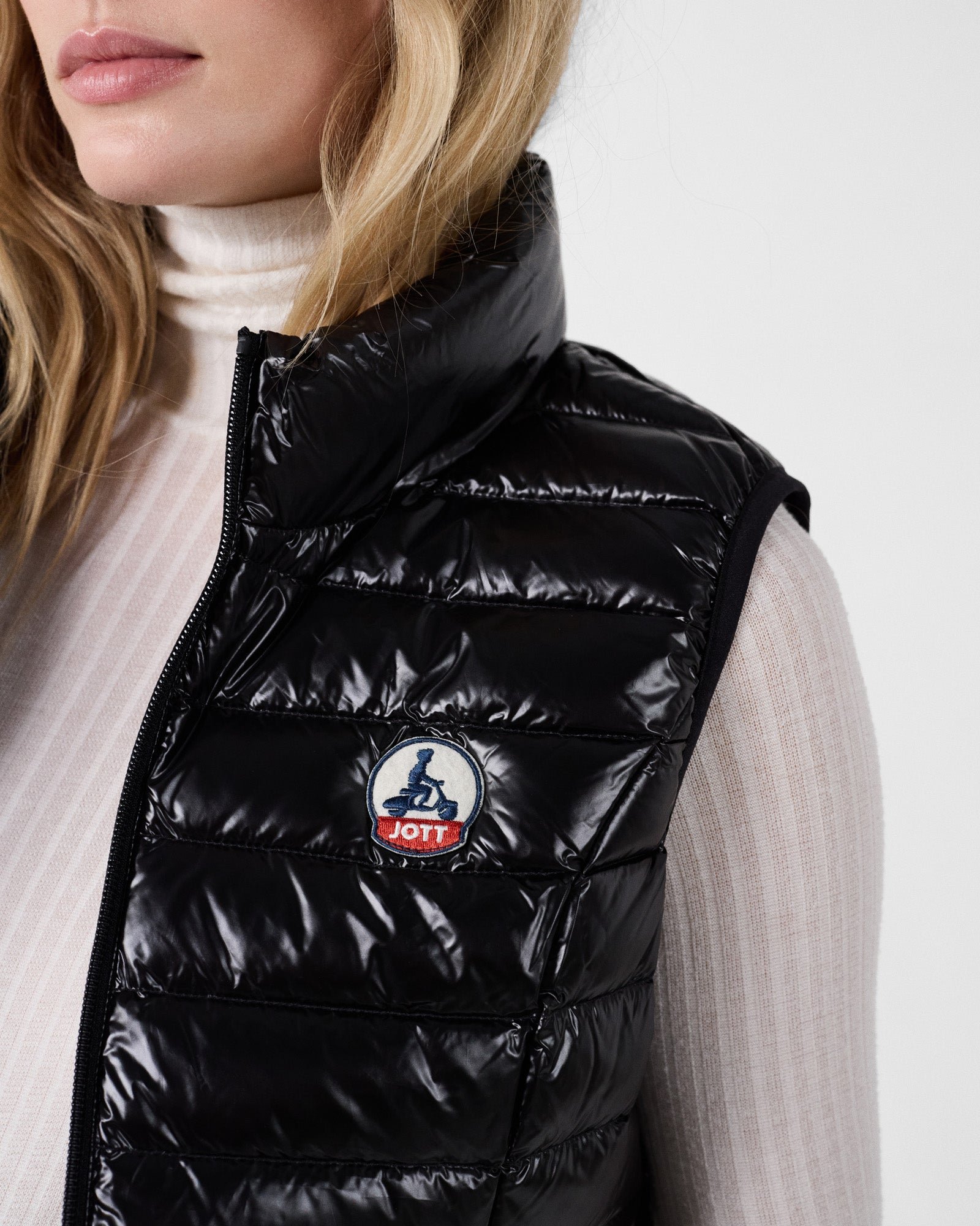 Seda Shiny Sleeveless Lightweight Puffer Coat Black