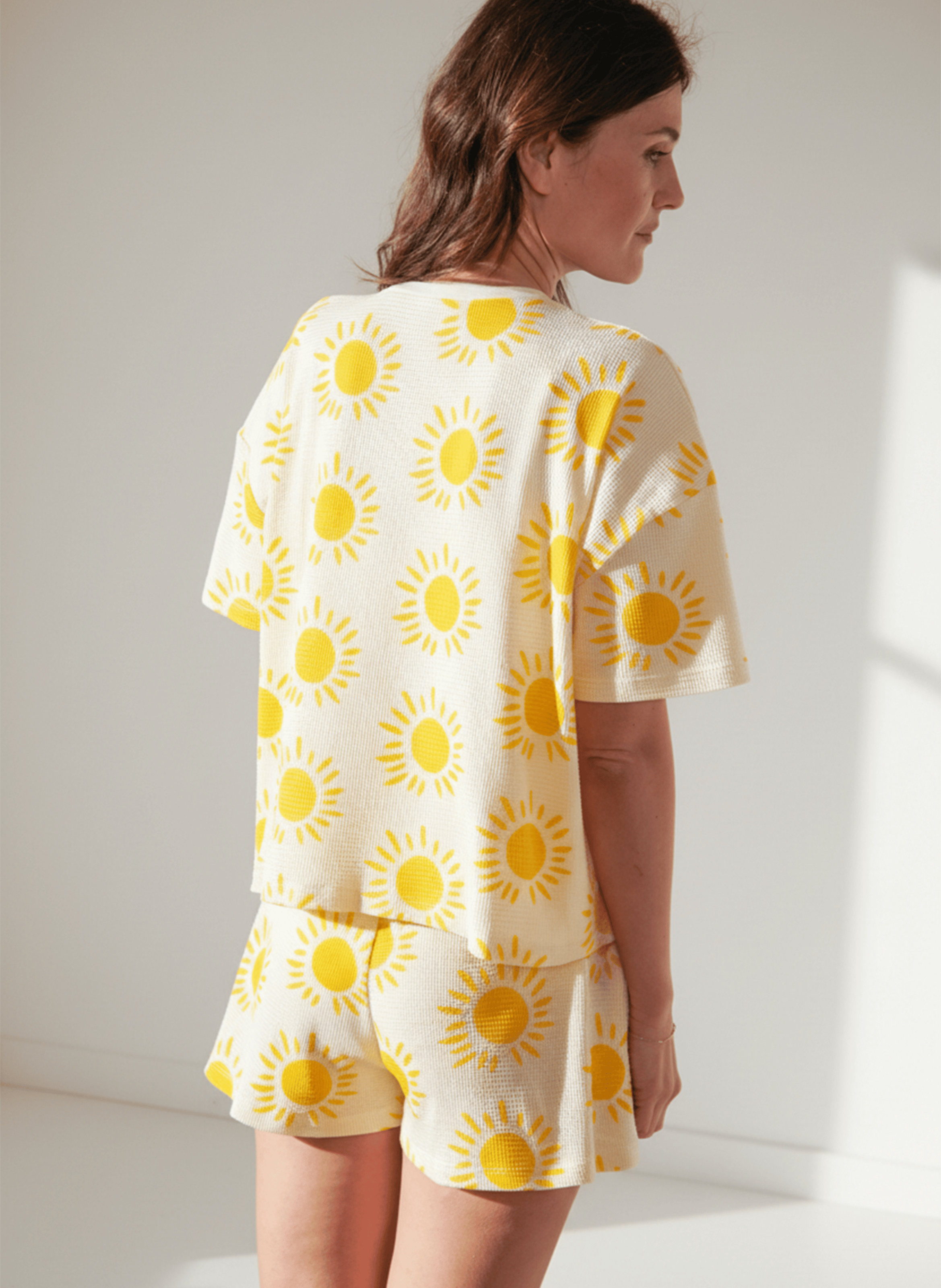 Pyjama-Shorts im Oversize-Schnitt mit Print WE ARE JOLIES Gelb