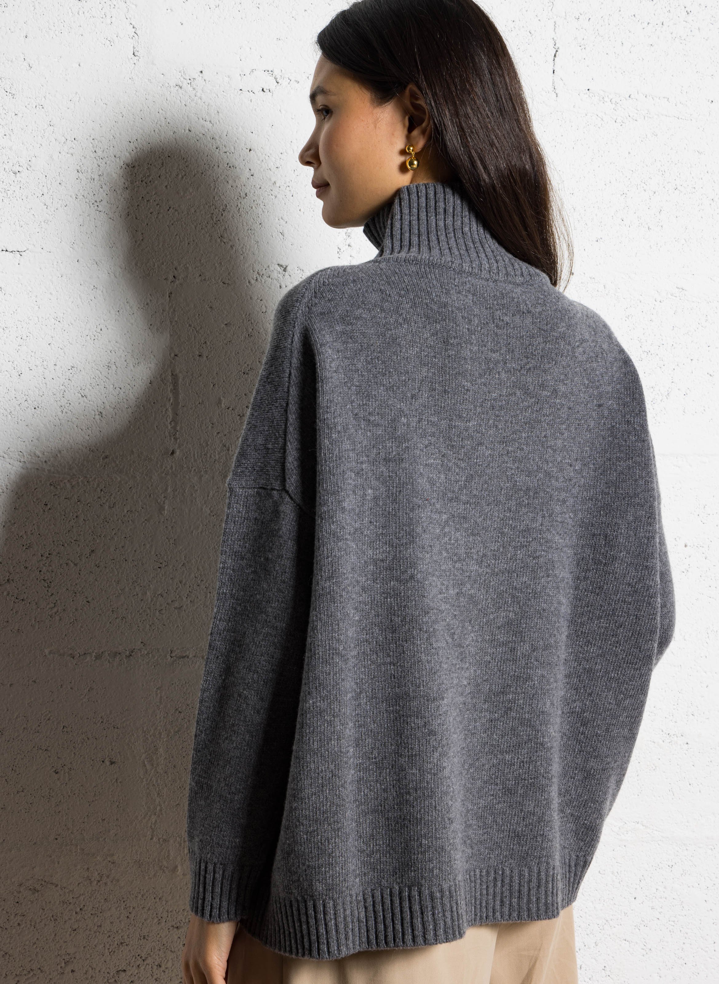 Roll-neck wool sweater Black