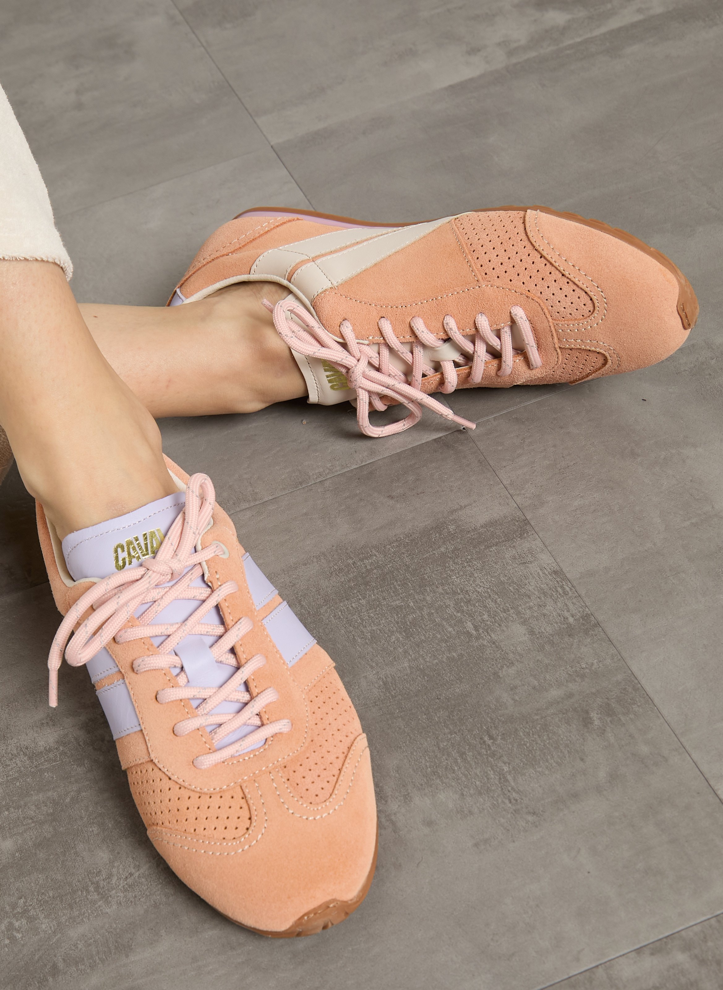 Baskets basses en cuir velours CAVAL Rose