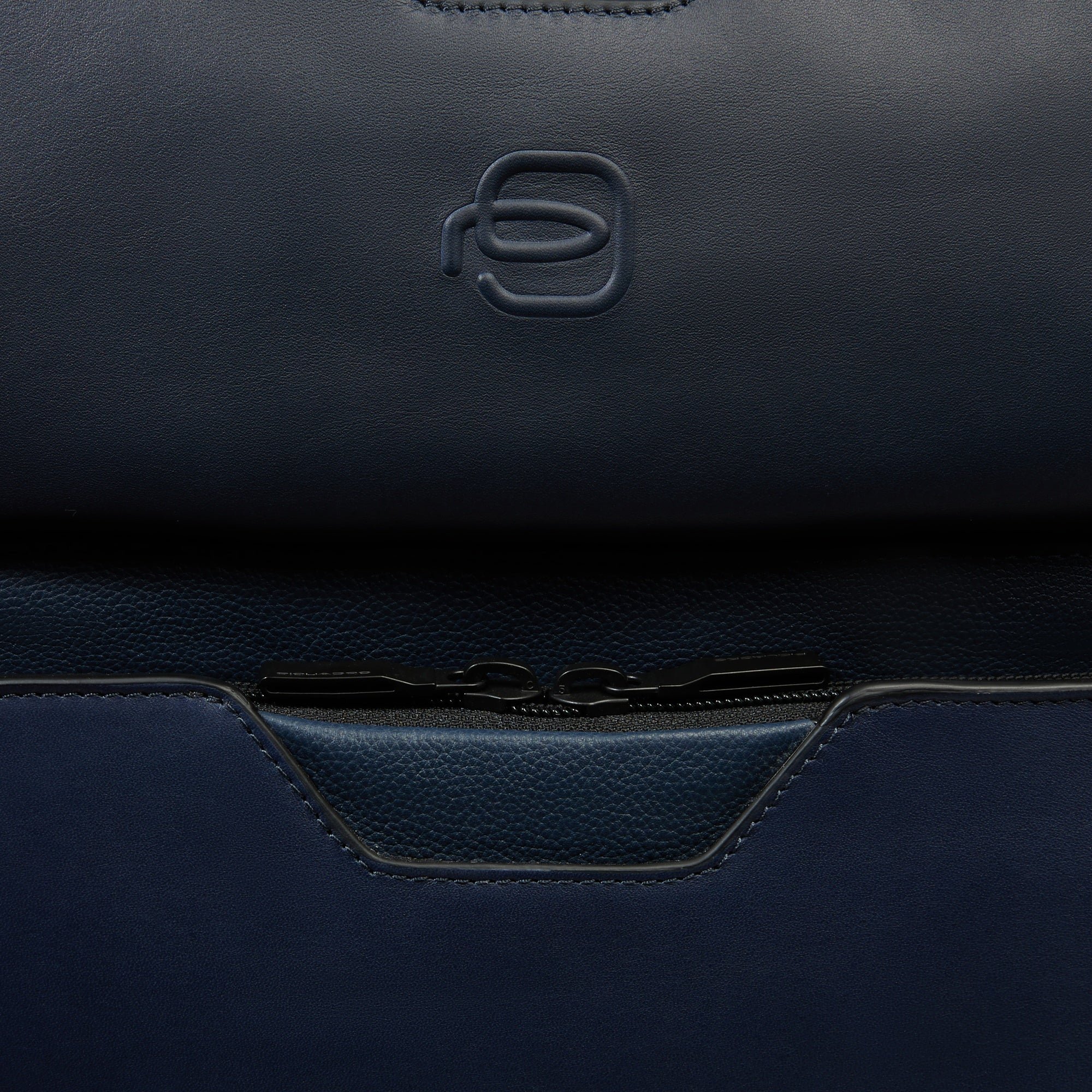 Travel laptop backpack for 15.6" computer PIQUADRO Blue