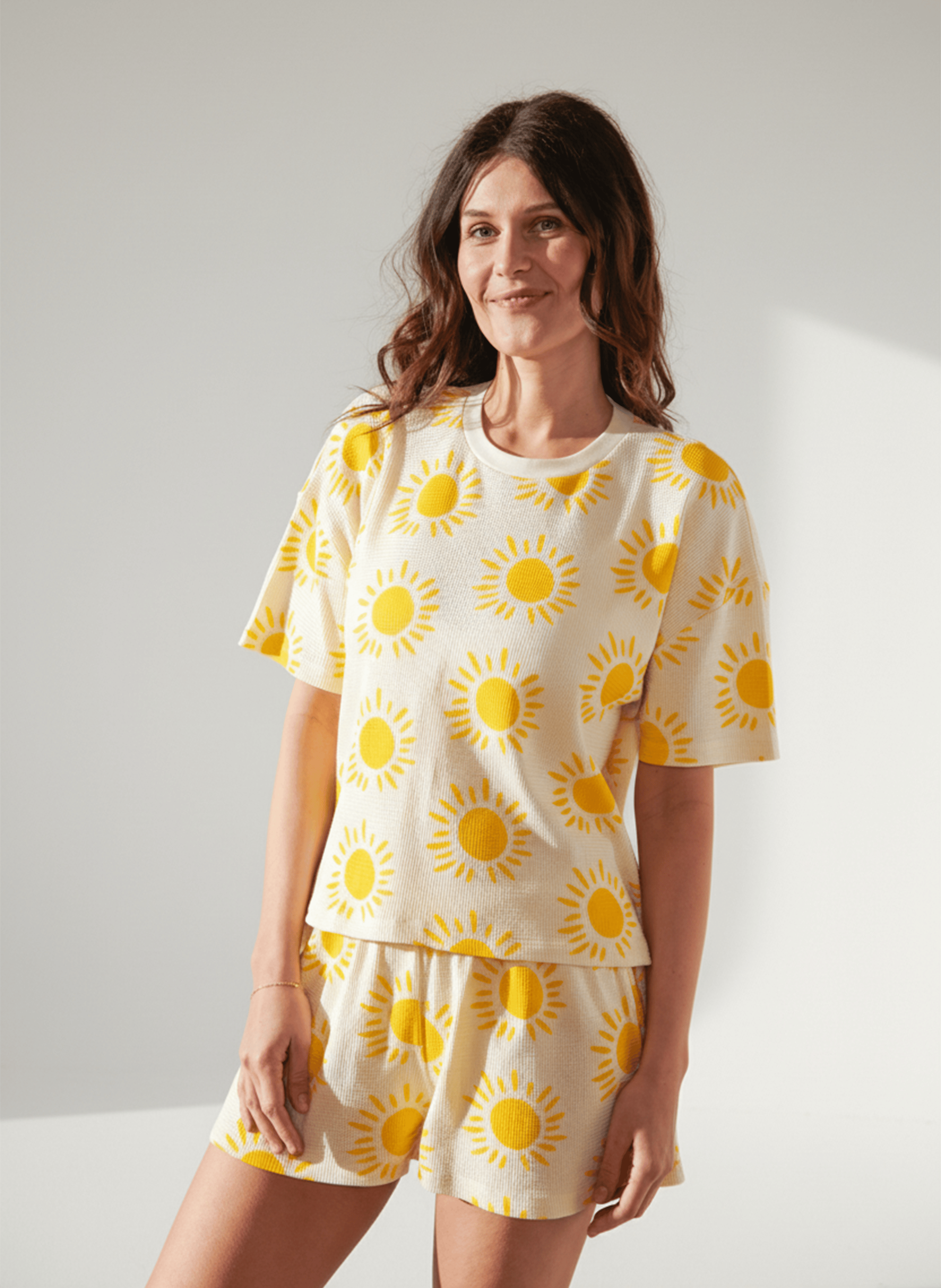 Pyjama-Shorts im Oversize-Schnitt mit Print WE ARE JOLIES Gelb