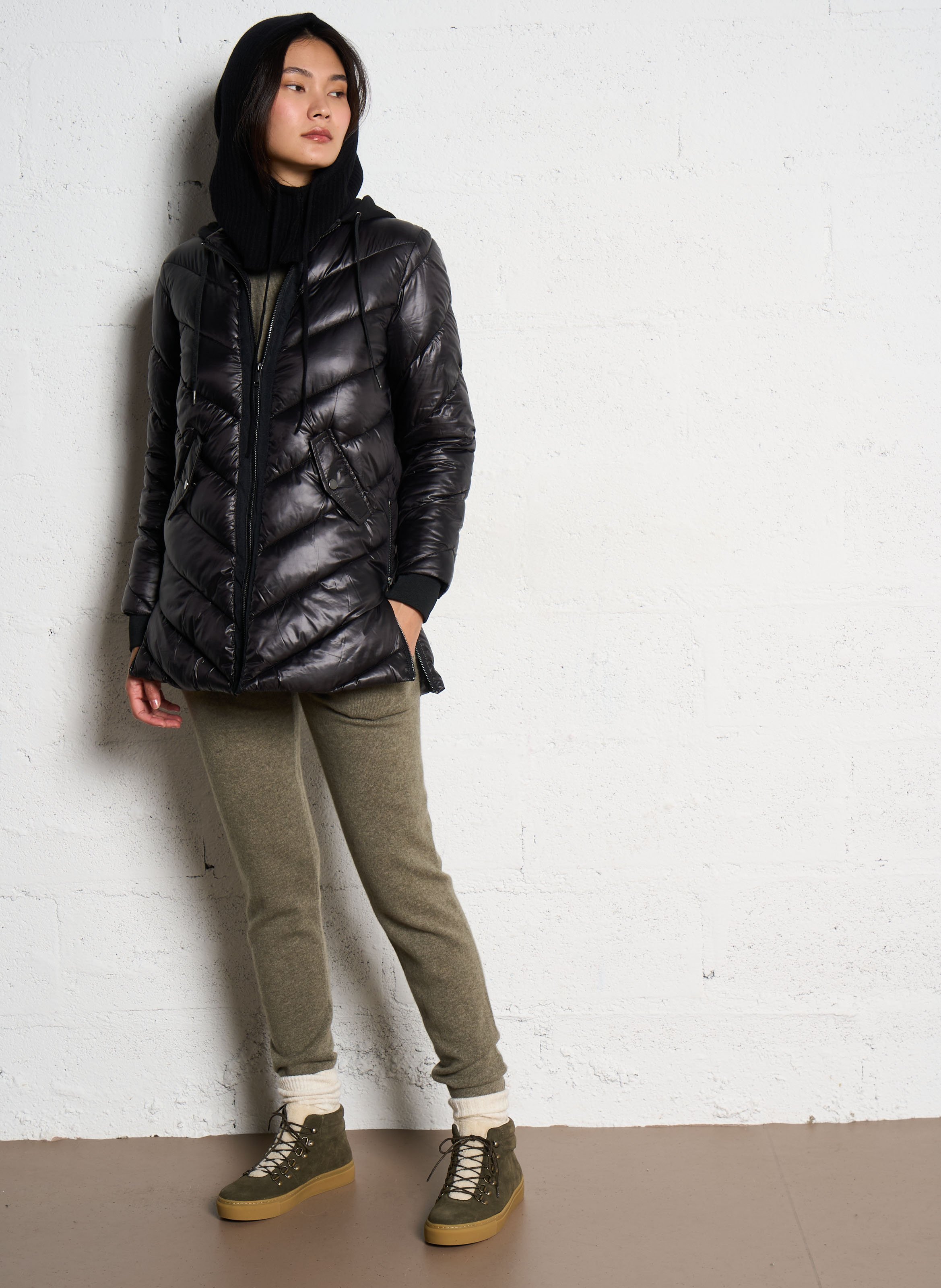 Kapuzen-Daunenjacke mit Rundhalsausschnitt und Reißverschluss IKKS Schwarz