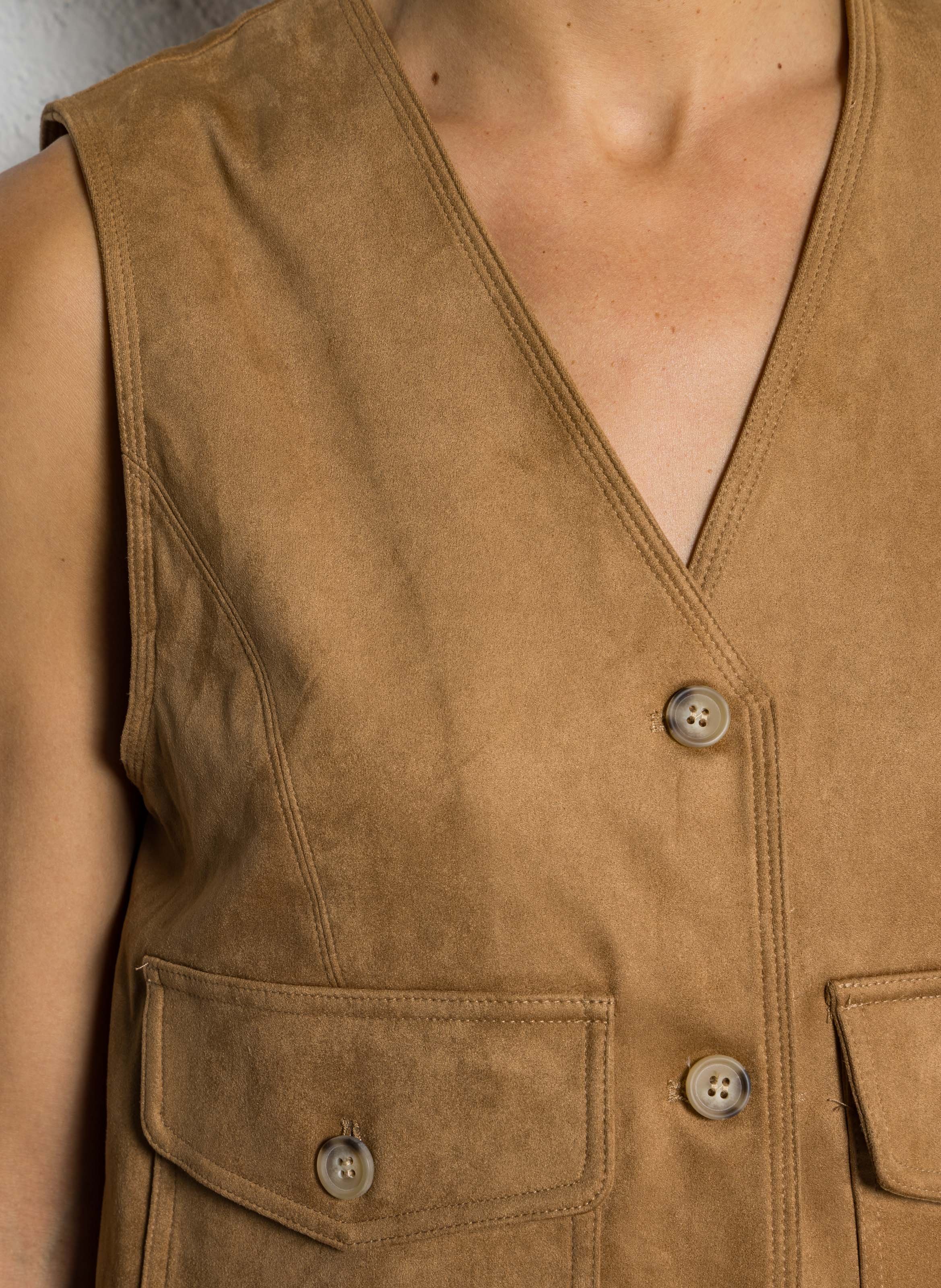 Weste mit V-Ausschnitt THE KORNER Beige