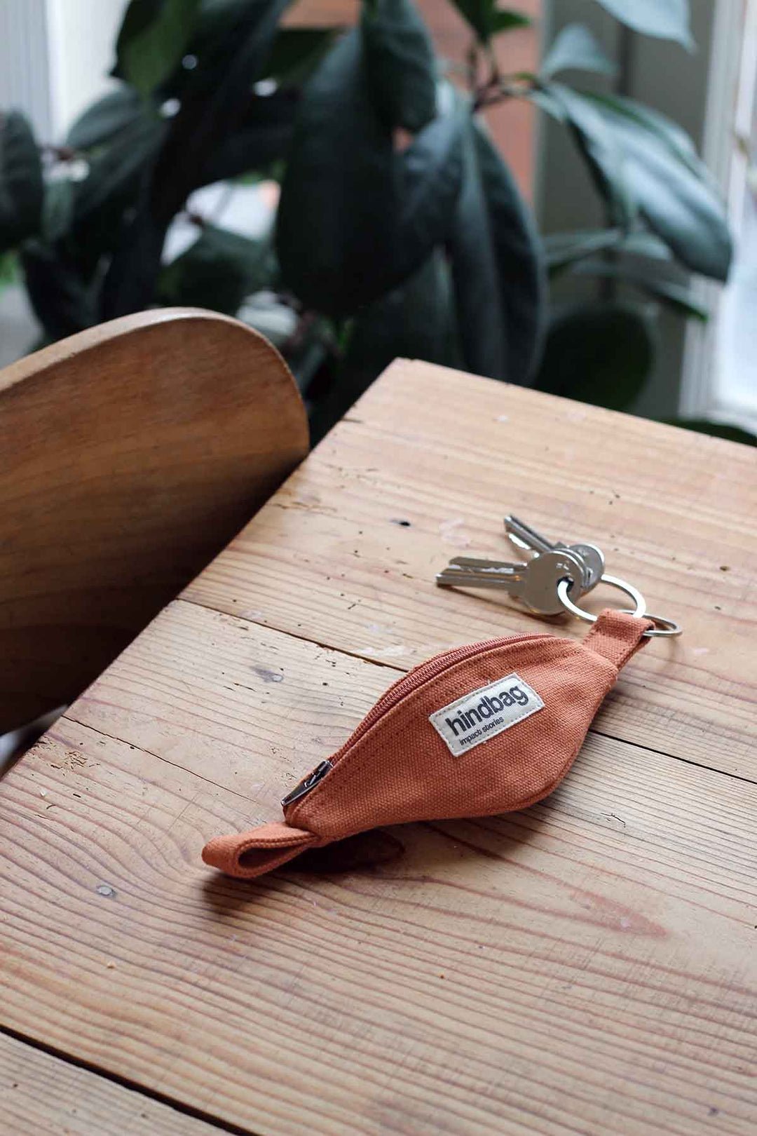 Keychain Como in almond green sponge HINDBAG Red