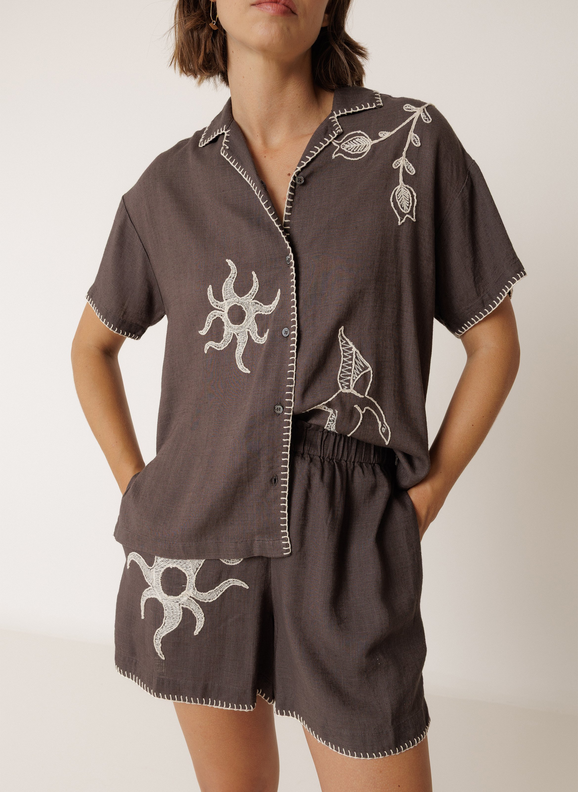 Bedrucktes Hemd mit klassischem Kragen INDI & COLD Grau