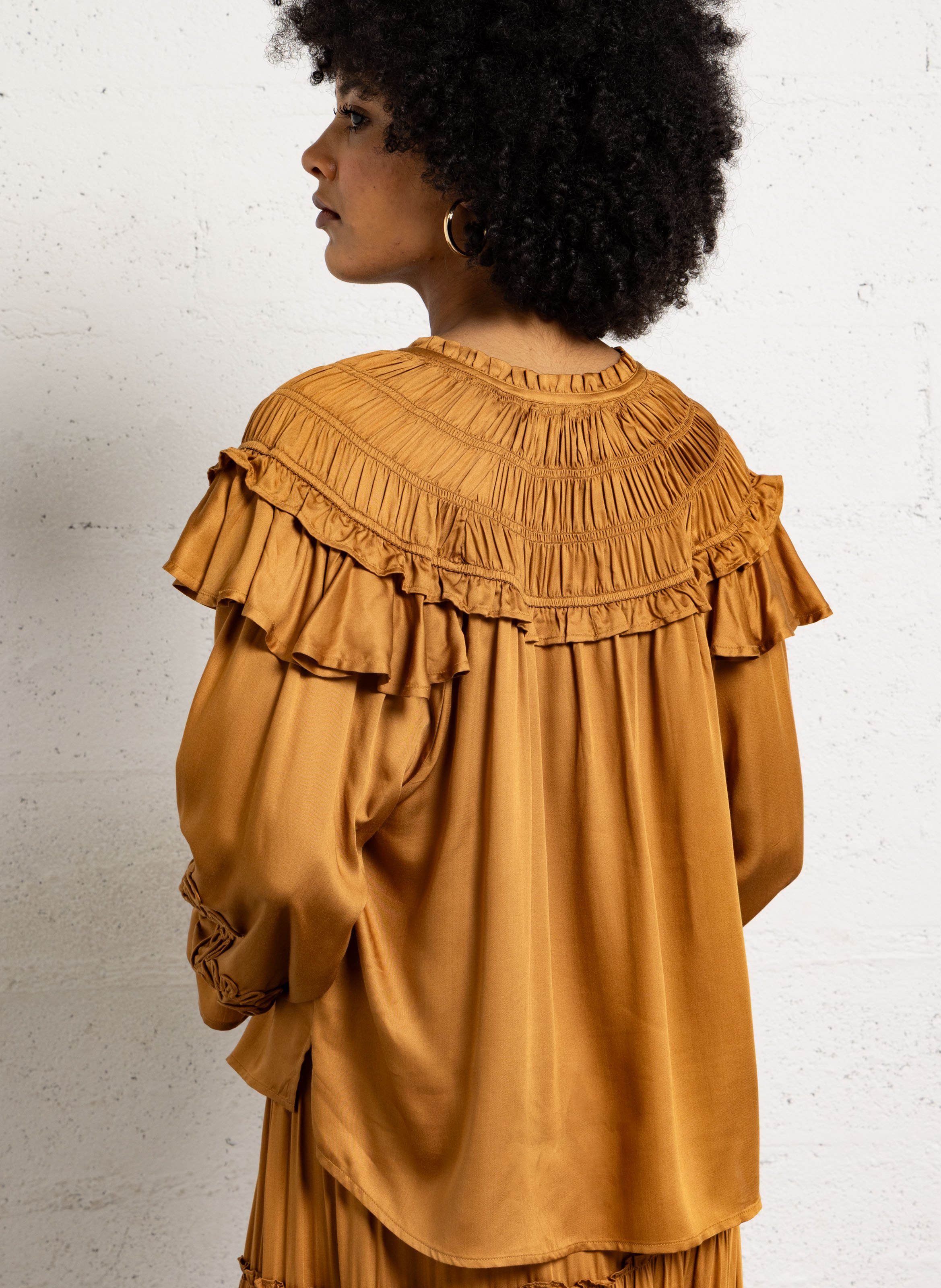 Weit geschnittene Henley-Bluse LOUISE MISHA Braun