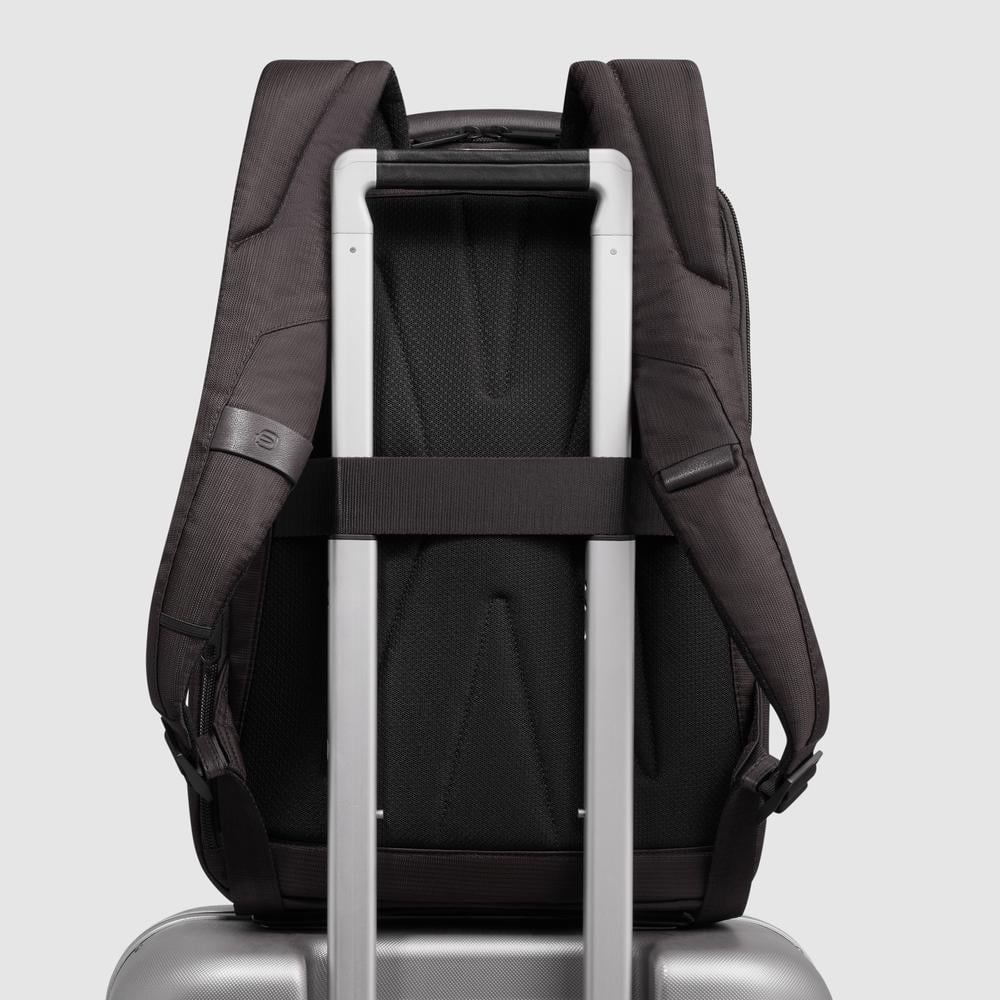 Travel laptop backpack with shockproof and RFID protection. PIQUADRO Brown