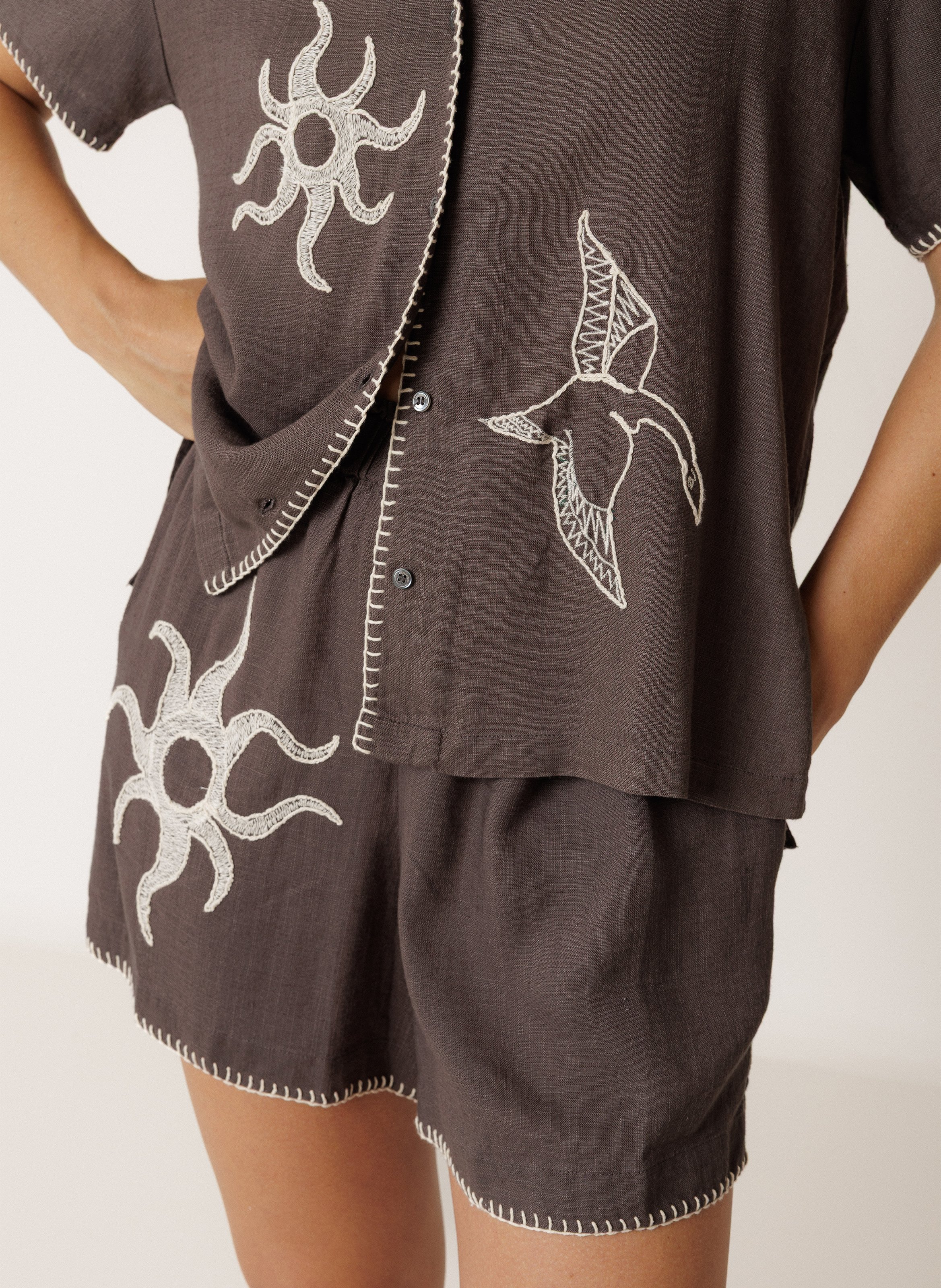 Bedrucktes Hemd mit klassischem Kragen INDI & COLD Grau