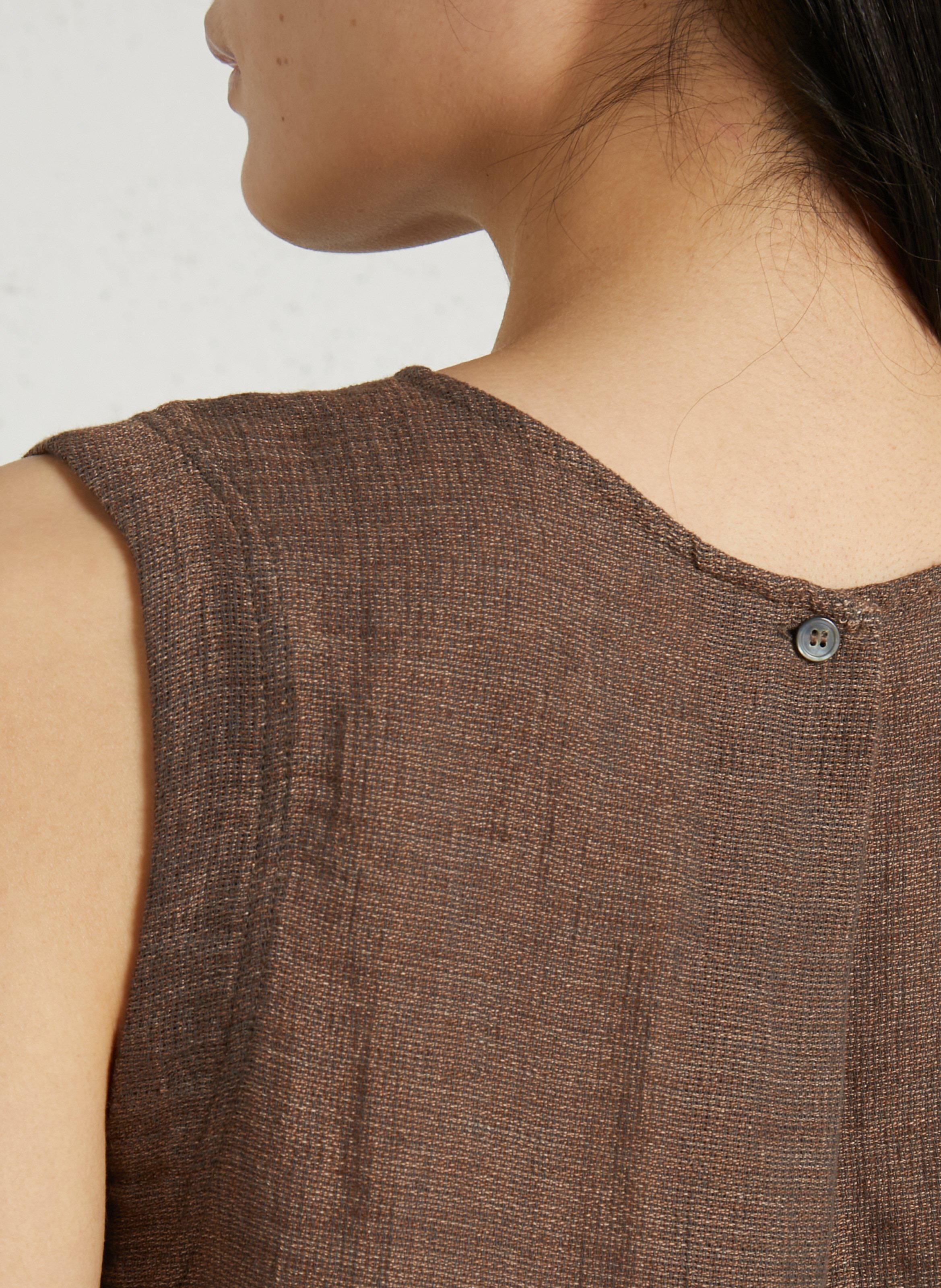 Gerader Top mit Rundhalsausschnitt aus Leinen und Baumwollmischung. POMANDERE Braun
