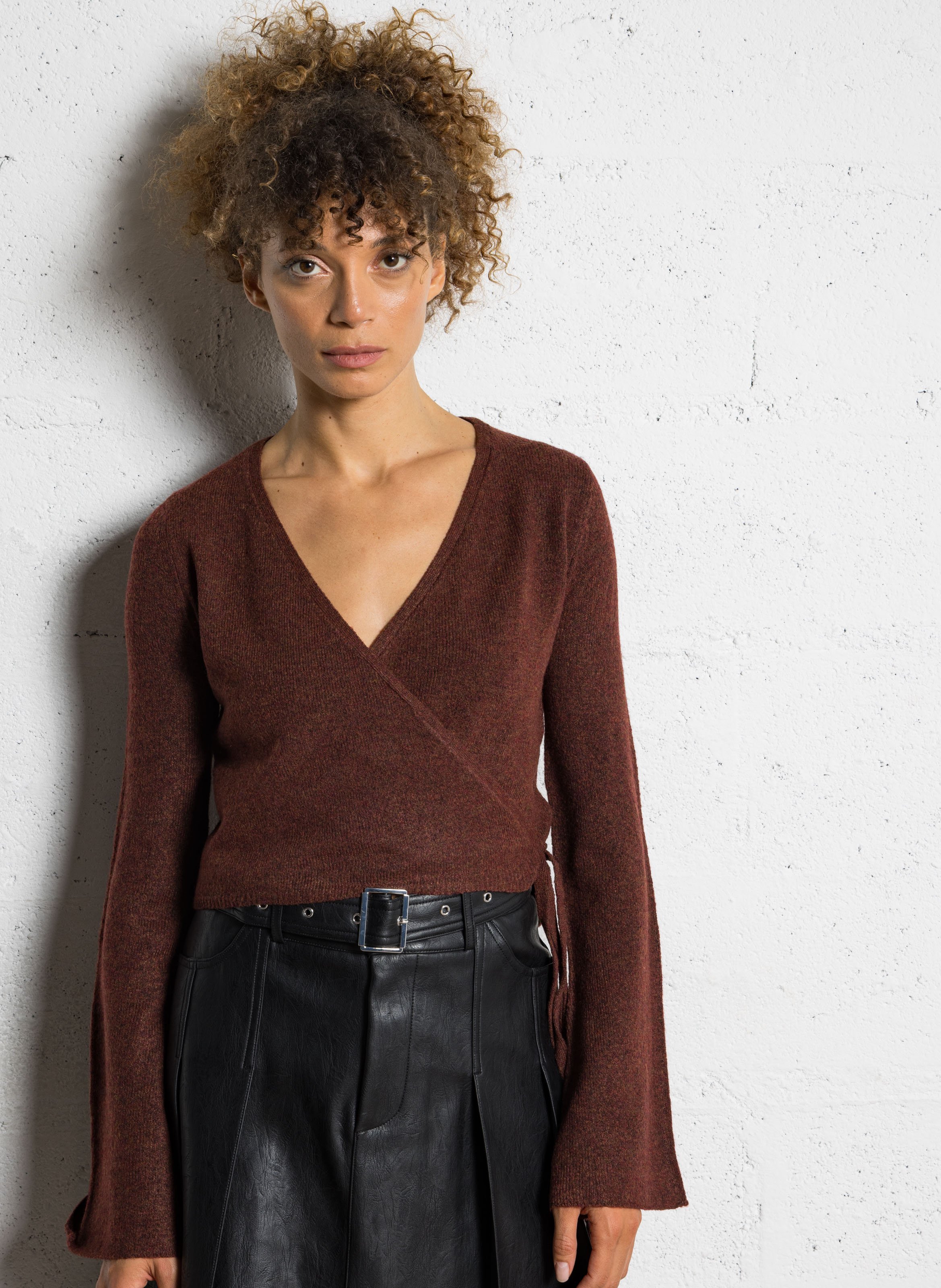 Strickjacke in Wickeloptik THE KORNER Rot