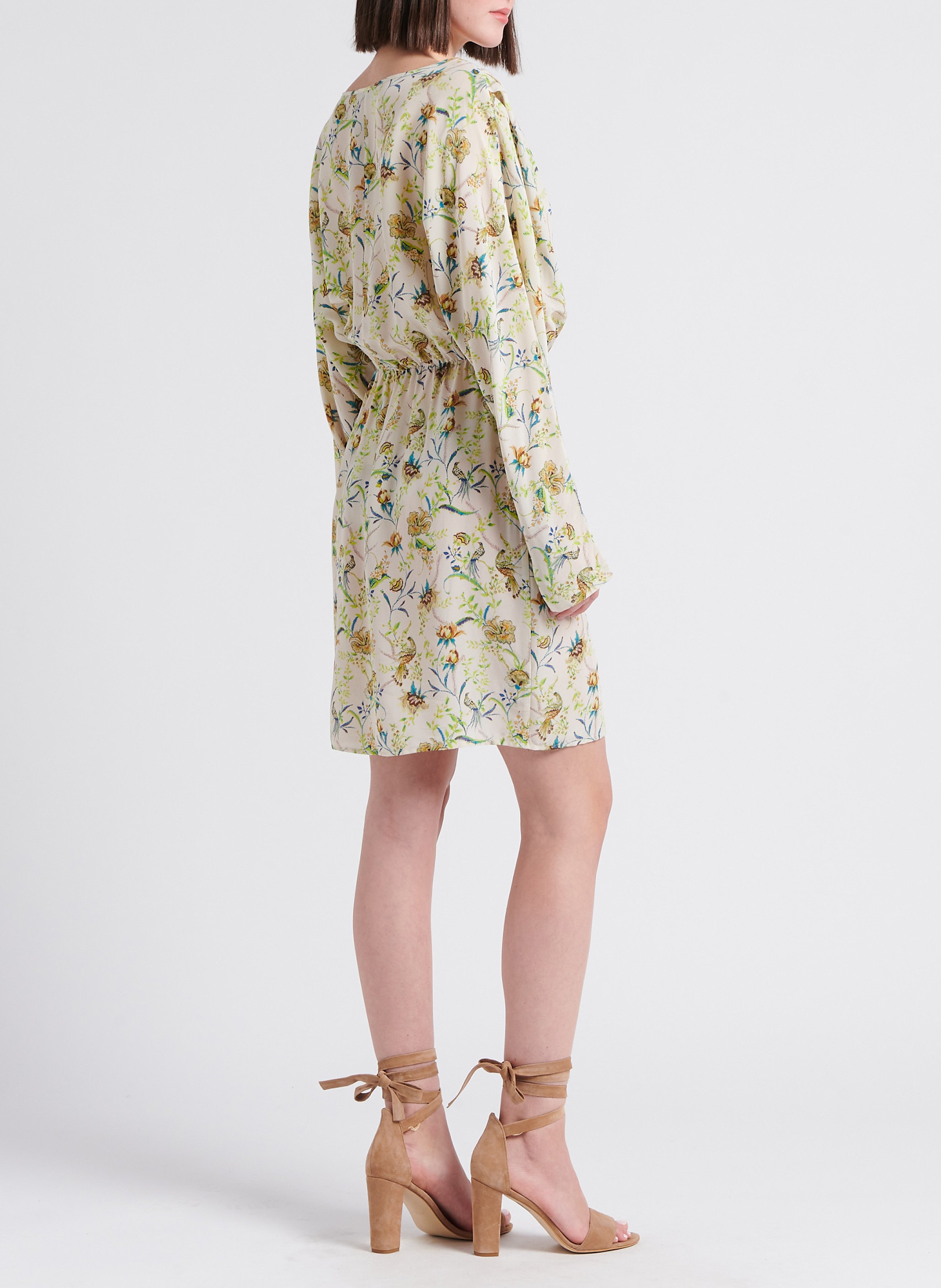 Robe courte cintrée col V ATTIC AND BARN Beige