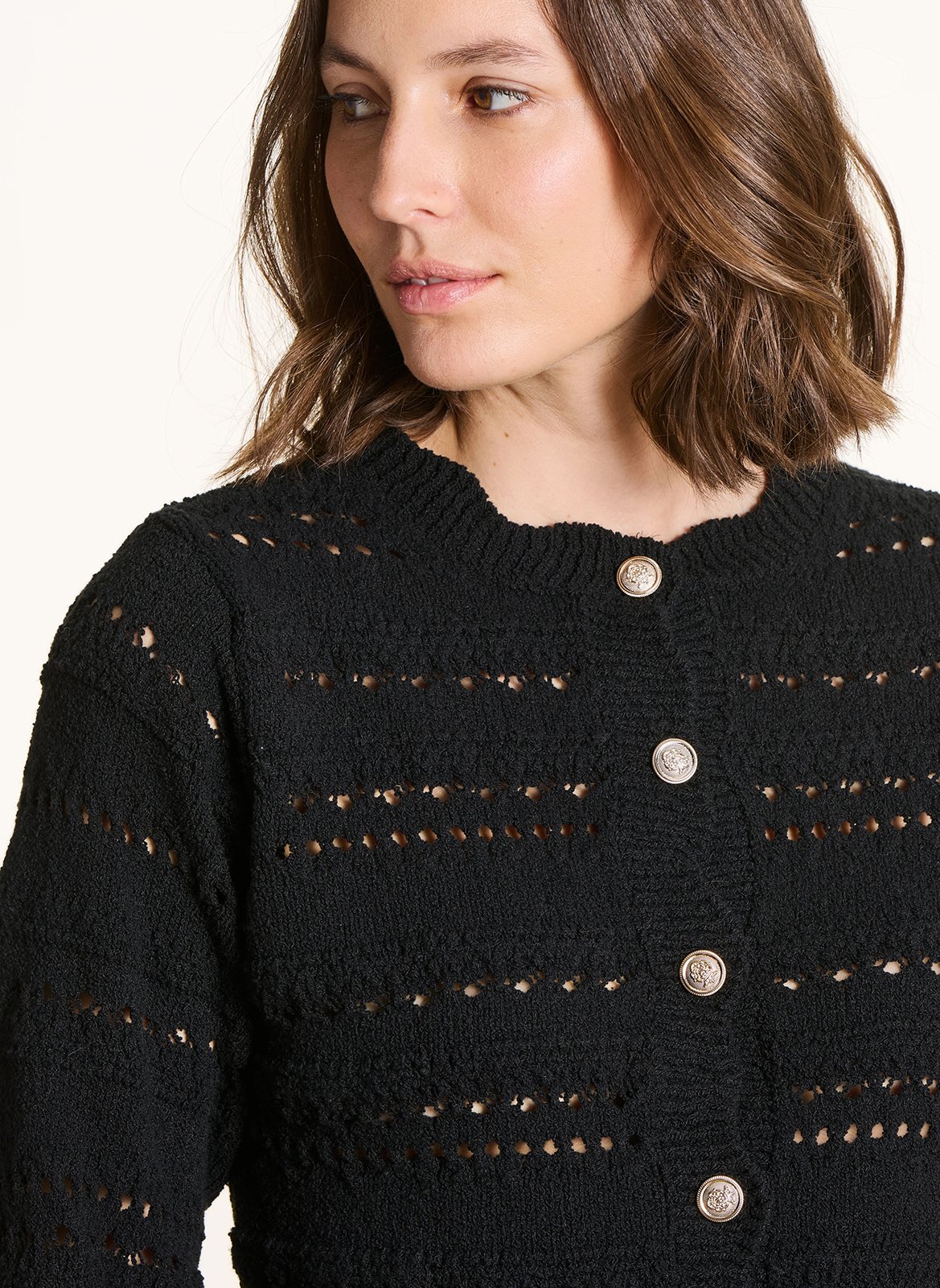 Rechte vest met ronde hals in ajour breisel LA FEE MARABOUTEE Zwart