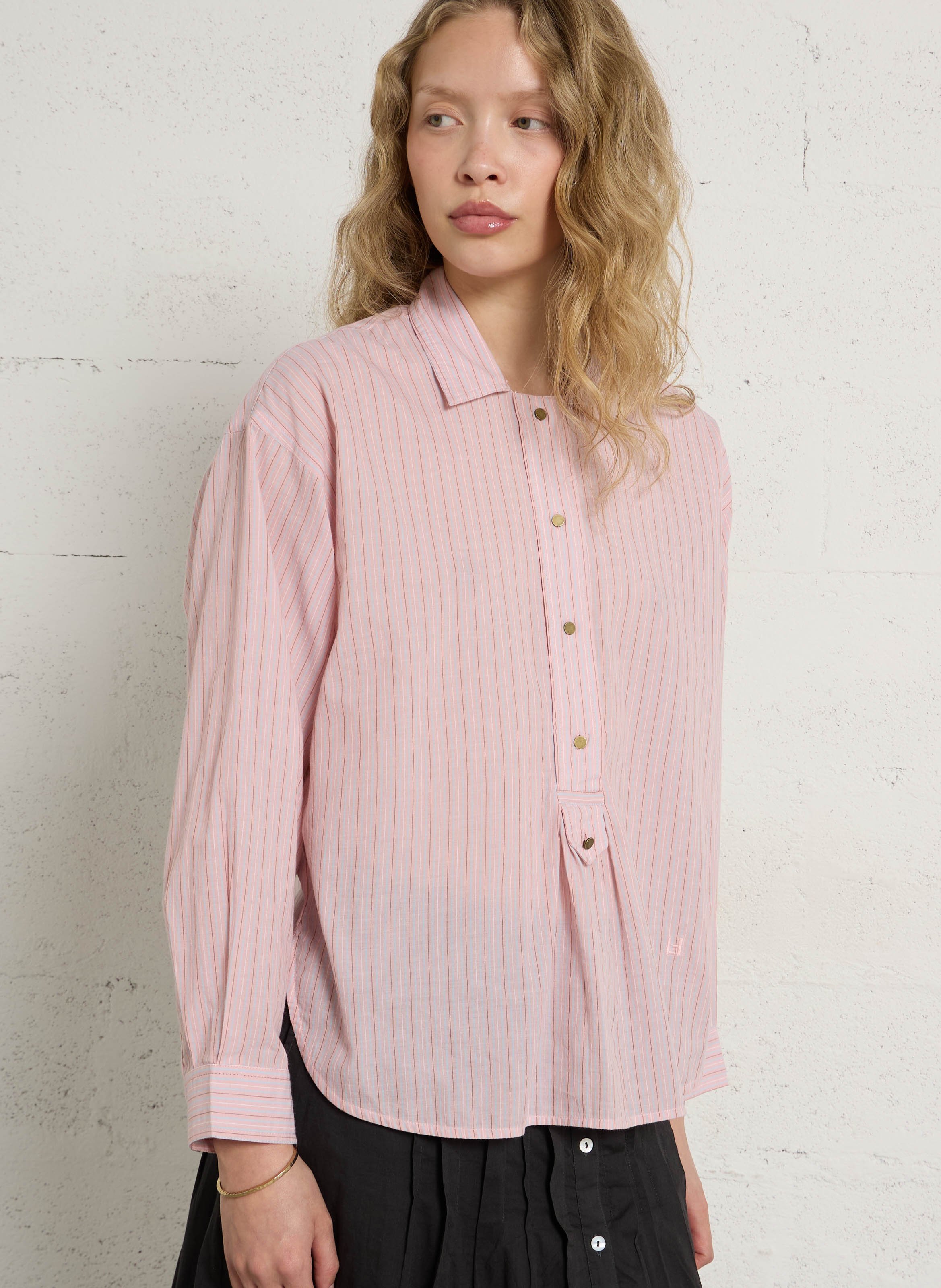 Loose fit blouse with classic collar in organic cotton LEON & HARPER