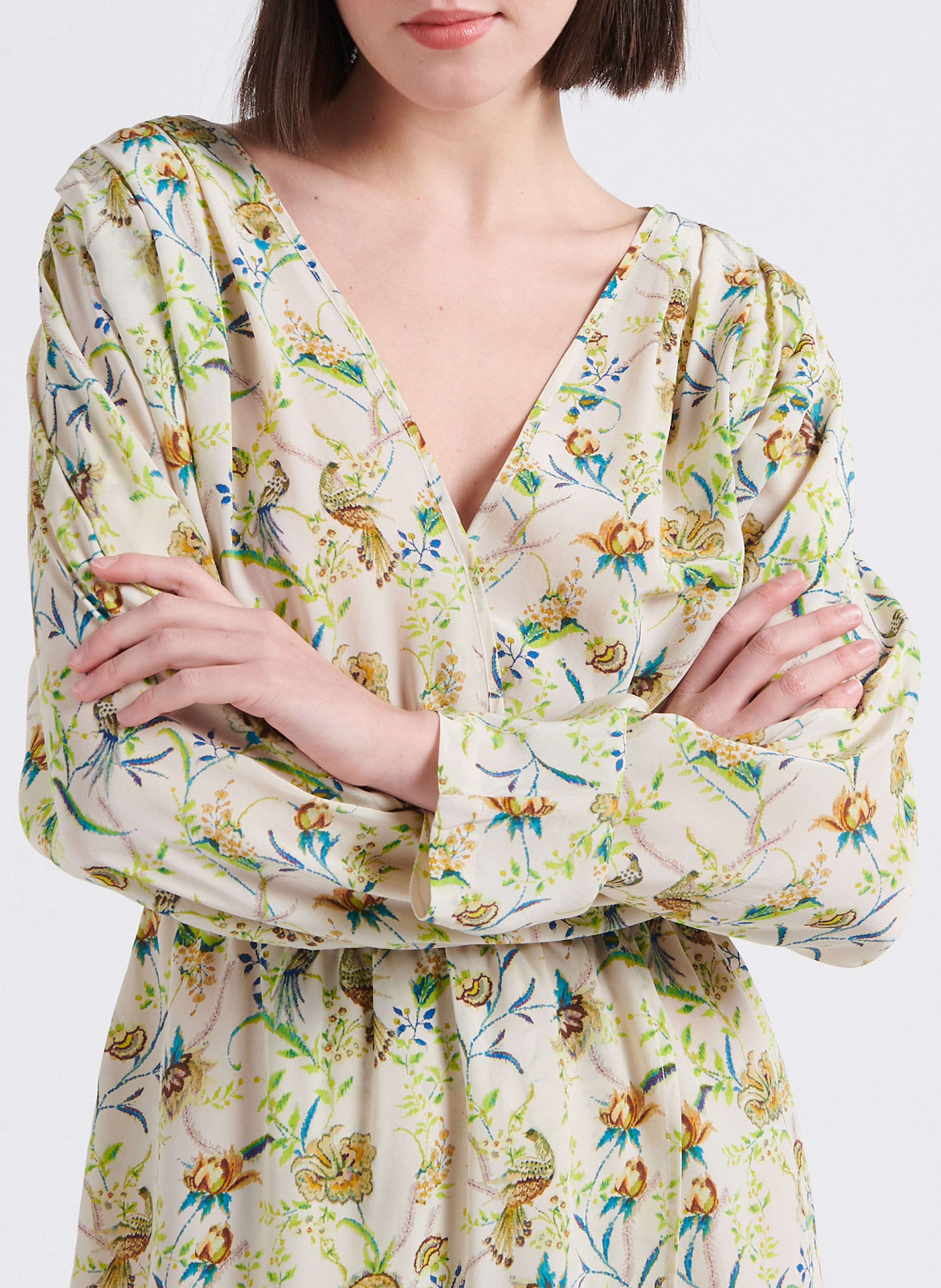 Robe courte cintrée col V ATTIC AND BARN Beige