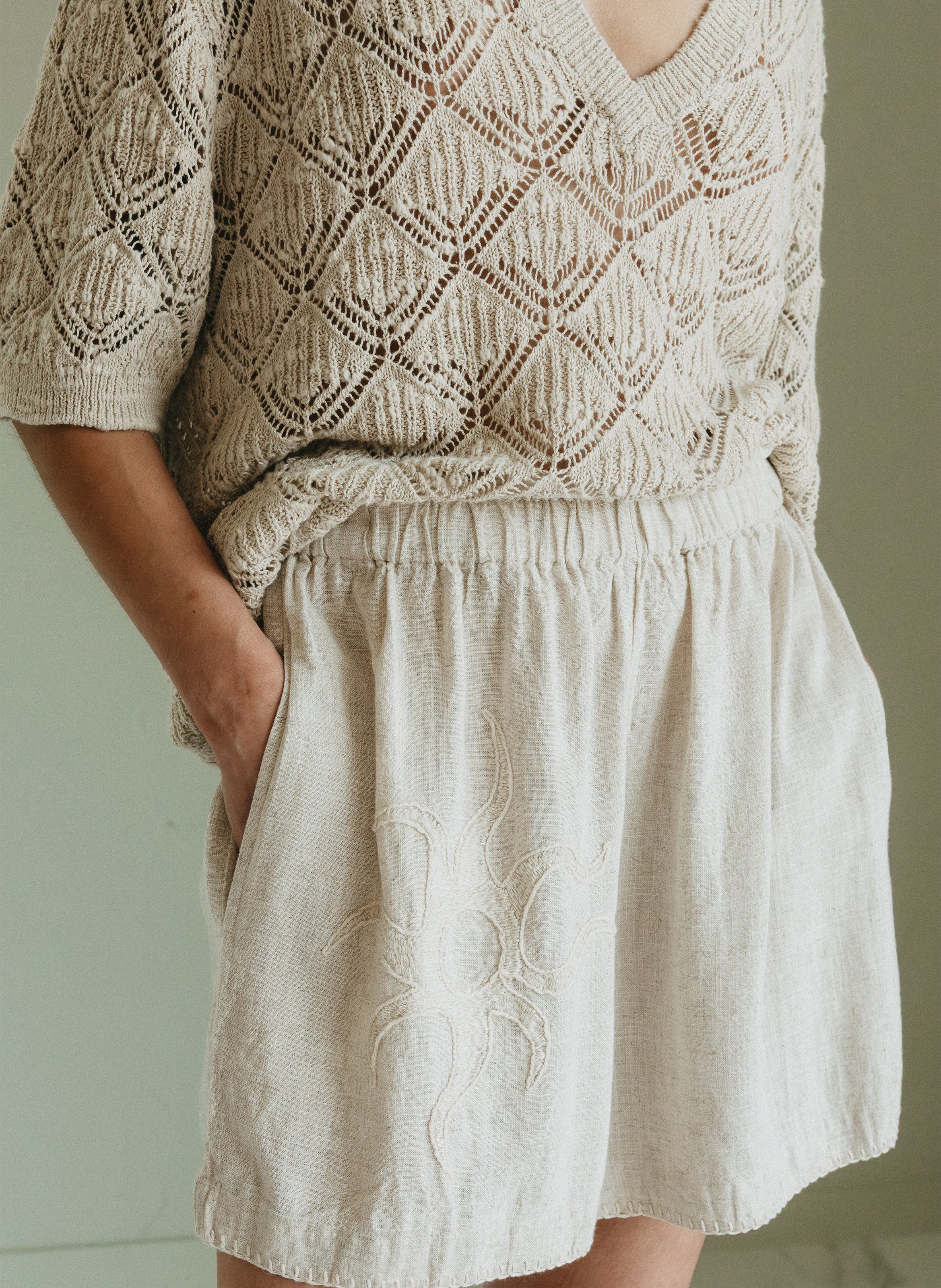 Gerad geschnittene Shorts INDI & COLD Beige