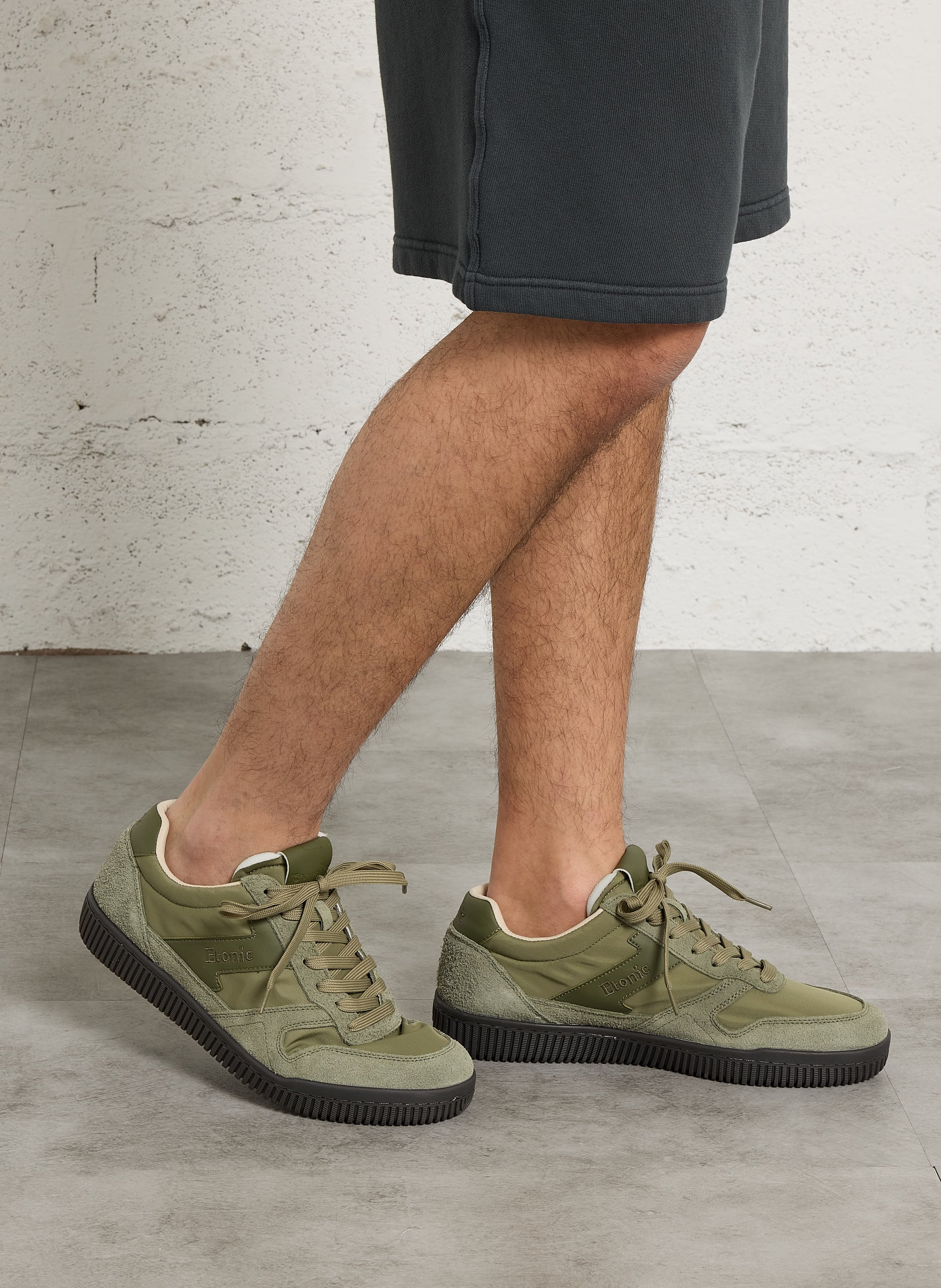 Flache Sneaker zum Schnüren ETONIC Braun