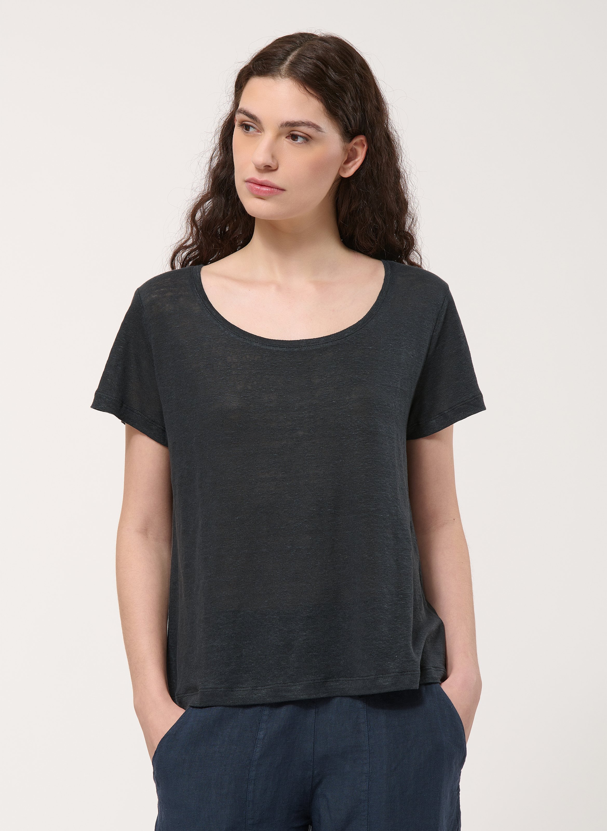 Tee-shirt droit loose en lin flammé HUMILITY Noir