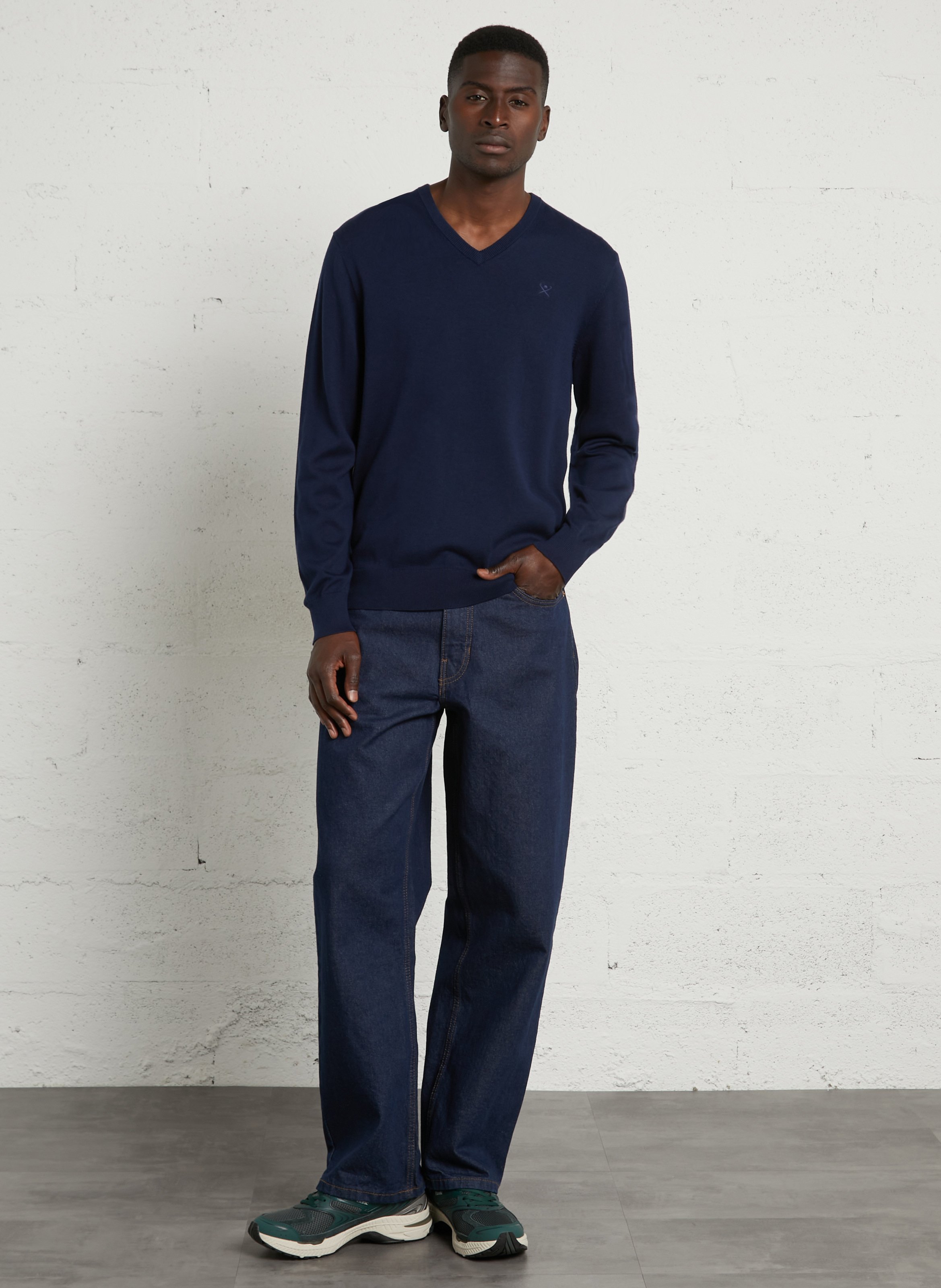 Pull droit col V brodé en coton HACKETT Bleu