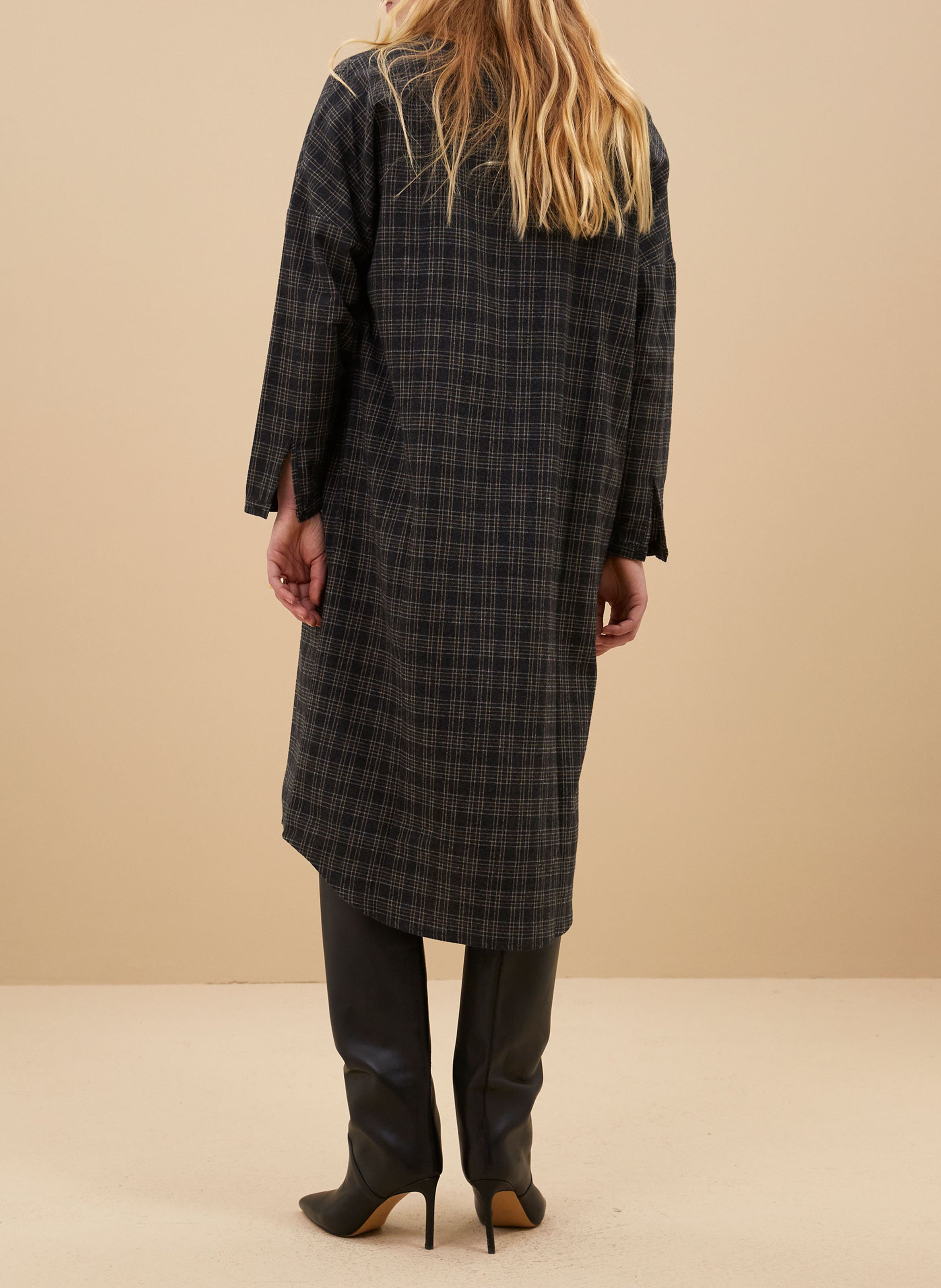 Midi shirt dress in plaid pattern Grey