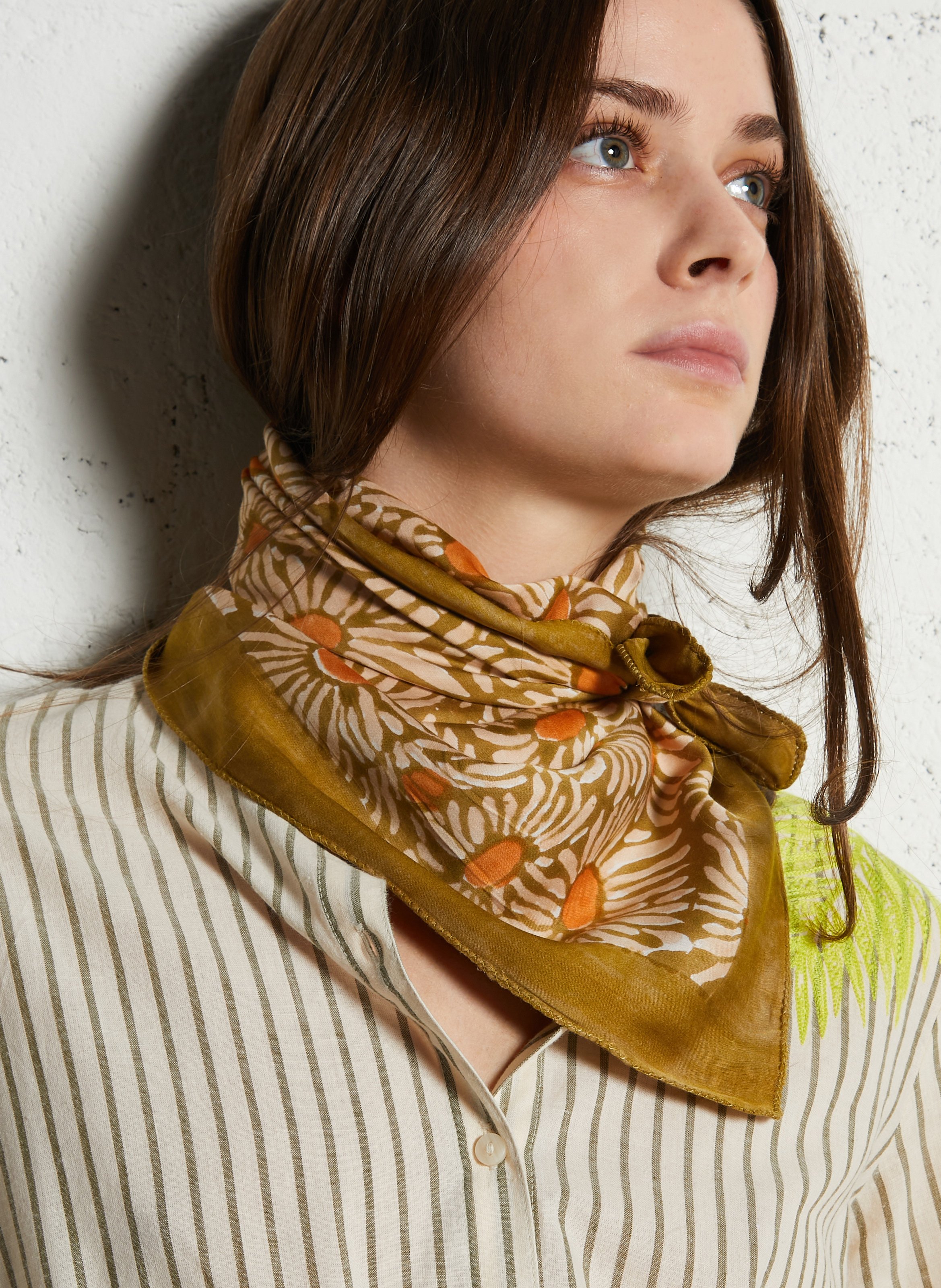 Square scarf with patterns APACHES COLLECTIONS Green