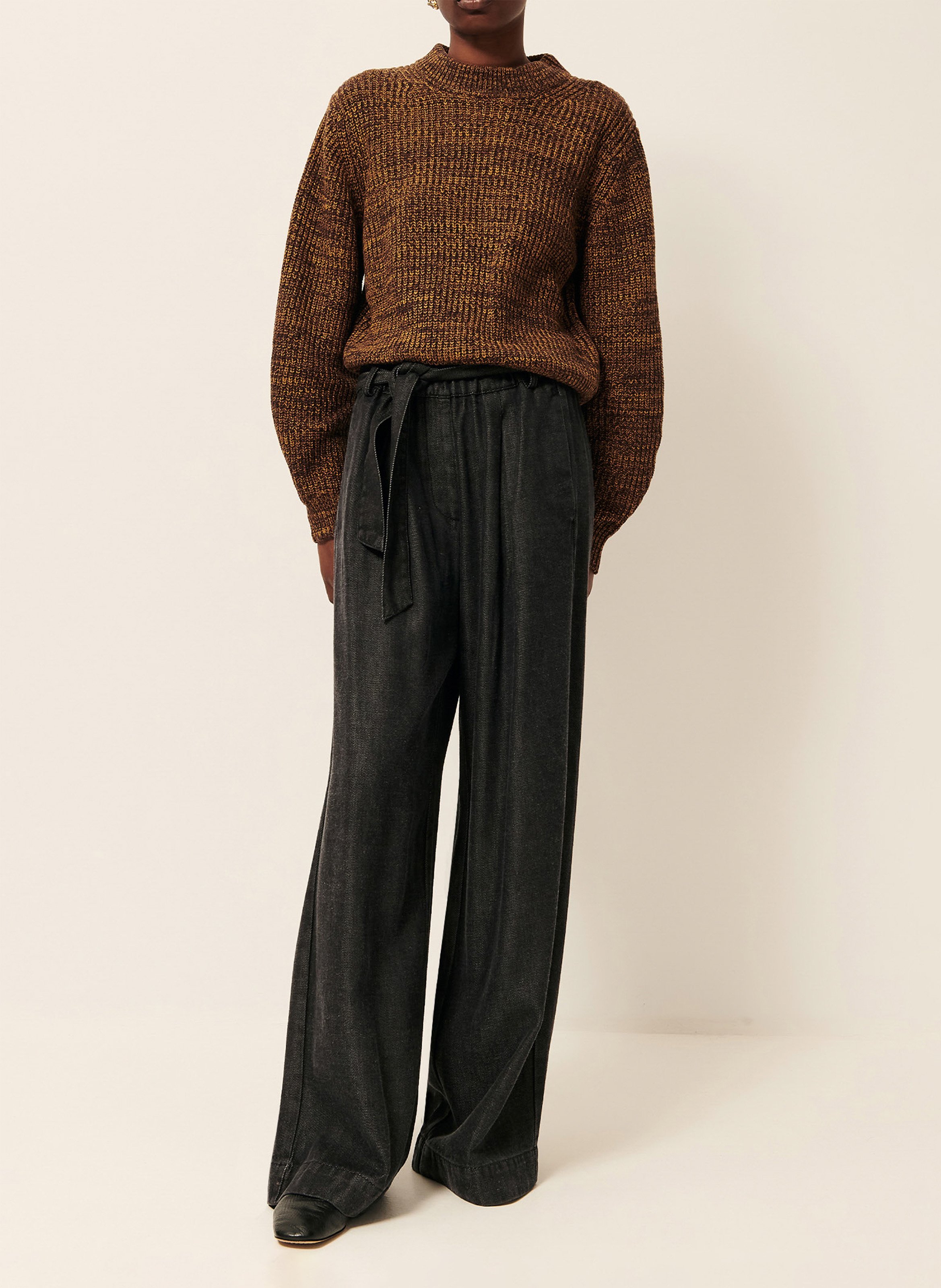 Round-neck decorative-knit snug sweater SESSUN Brown