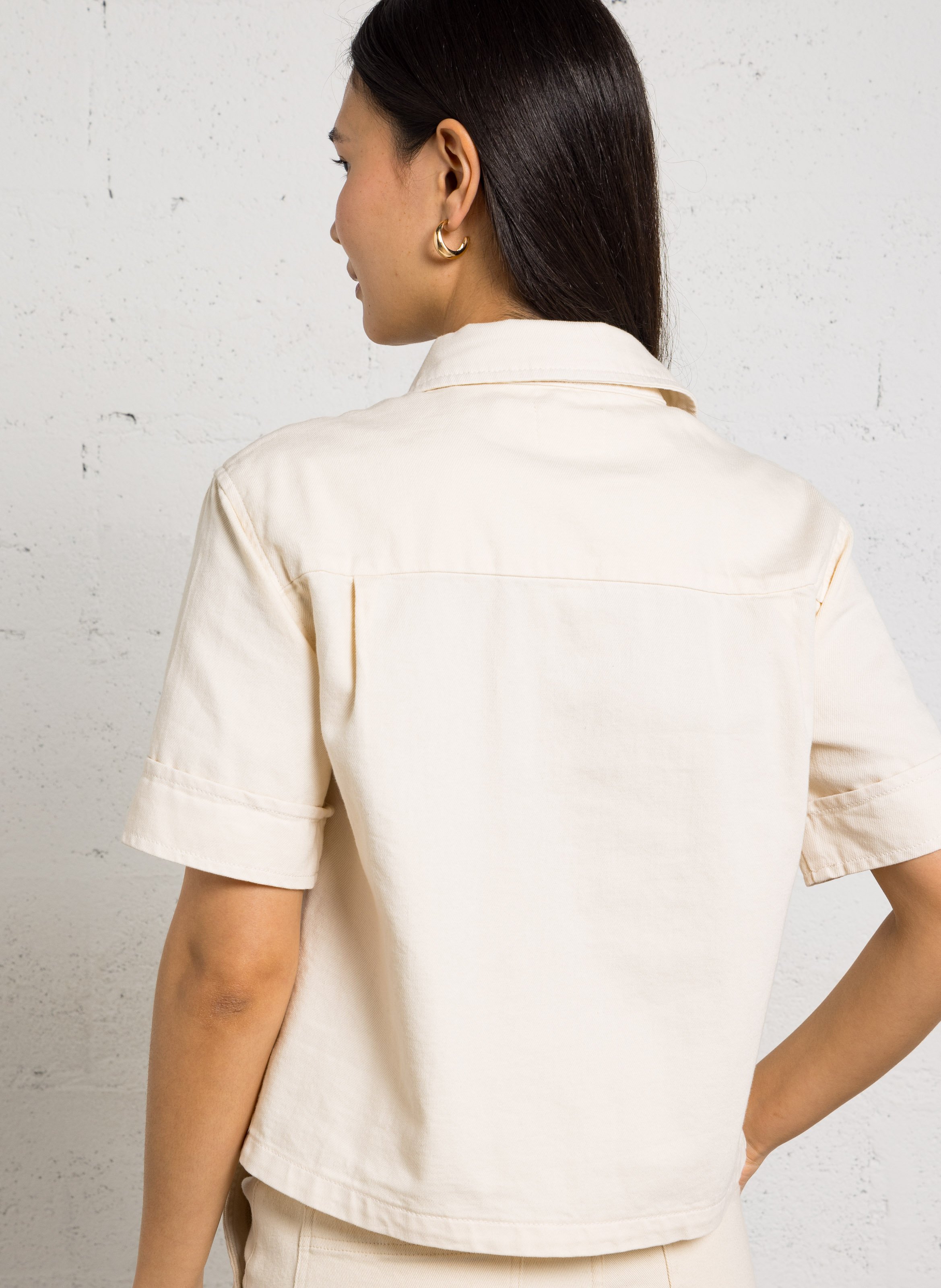 Chemise courte boutonnée en denim uni MAISON 123 Beige