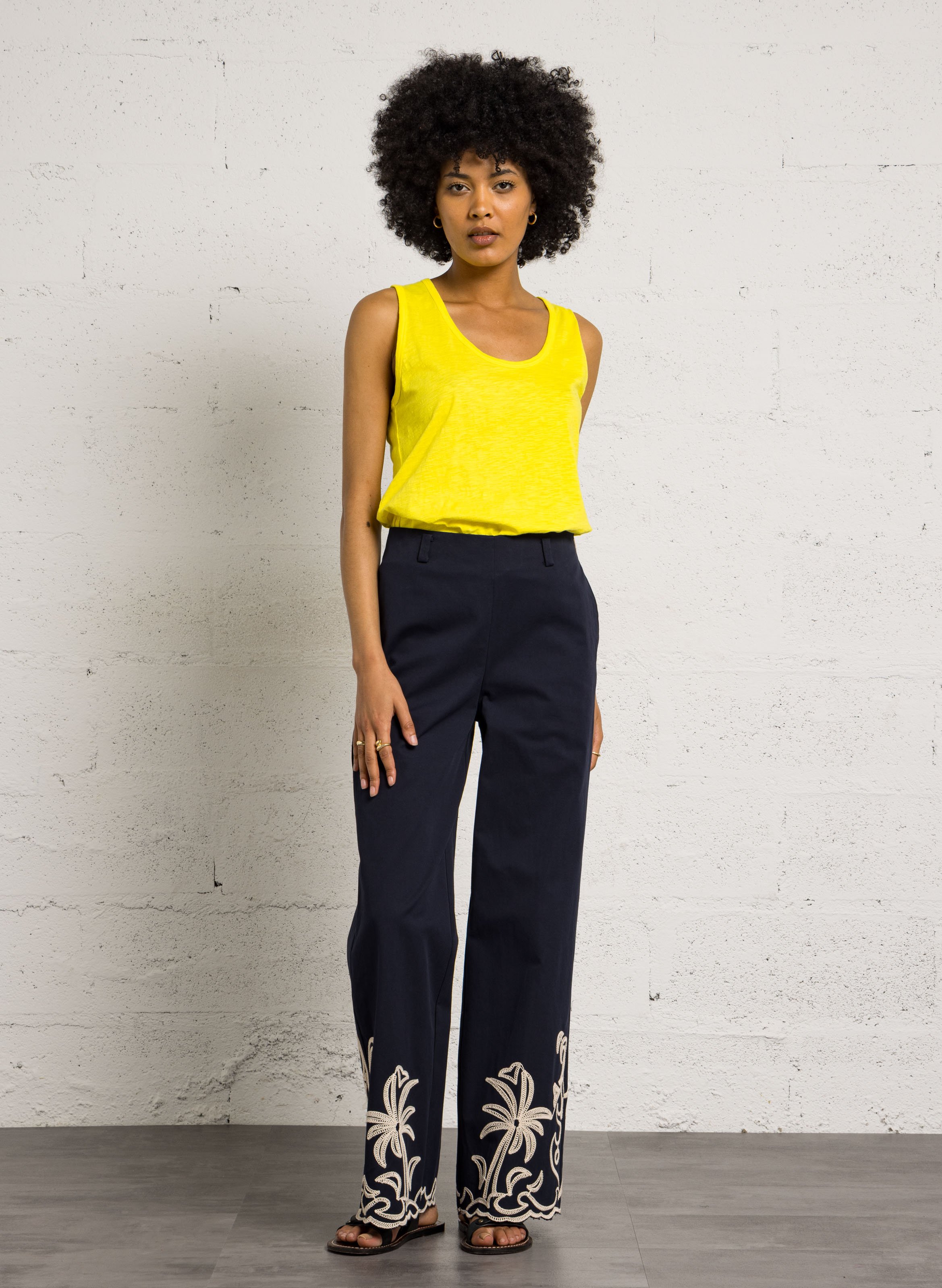 Camiseta con cuello redondo  Amarillo