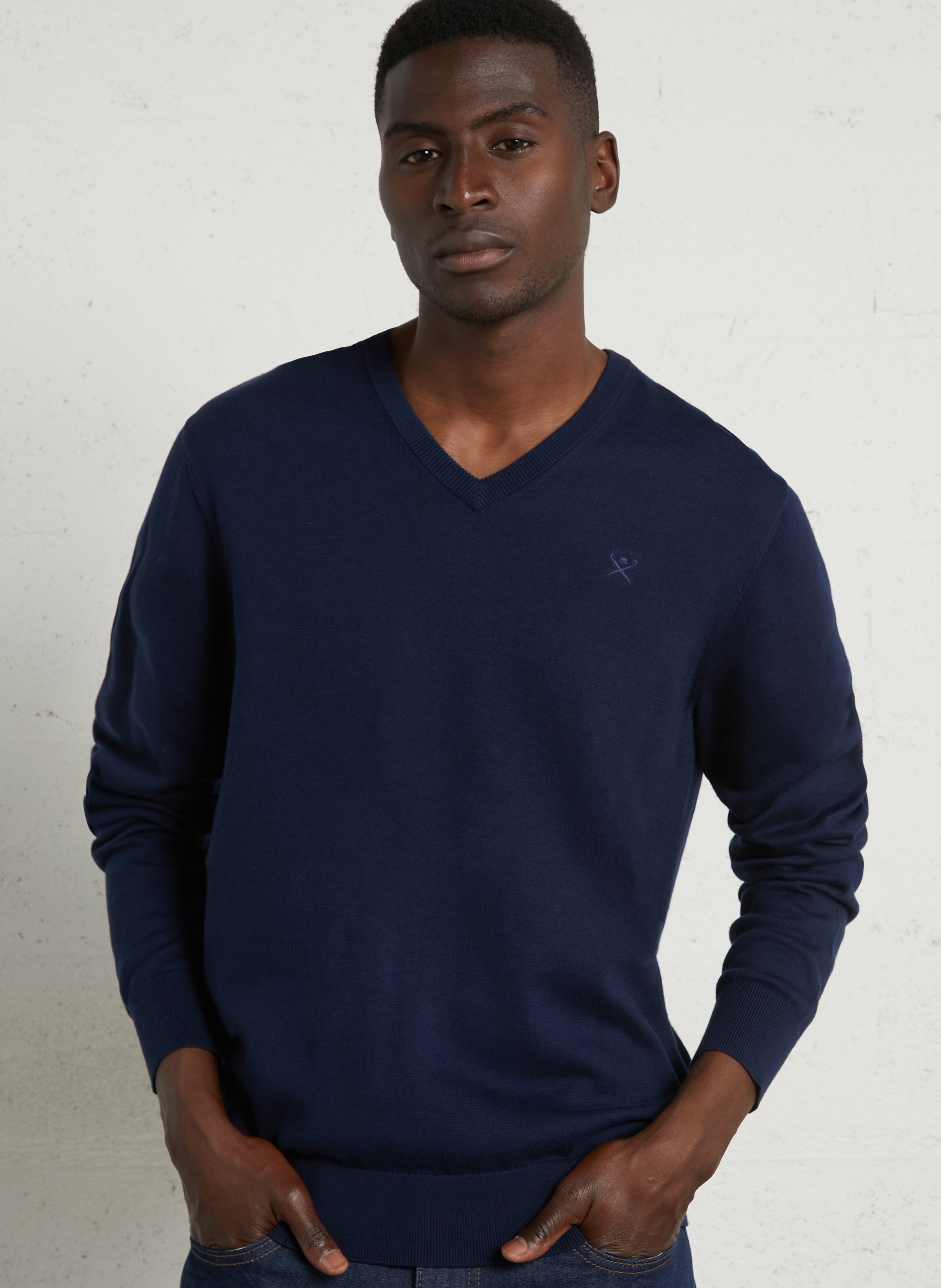 Pull droit col V brodé en coton HACKETT Bleu