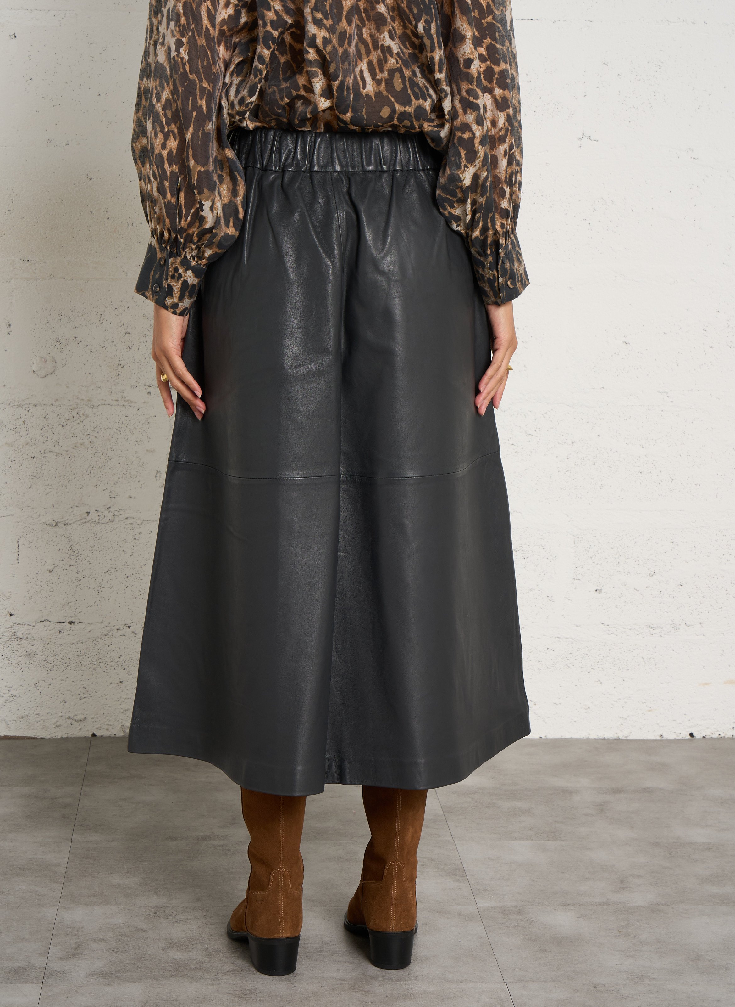 Jupe midi évasée en cuir BELLEPIECE Gris