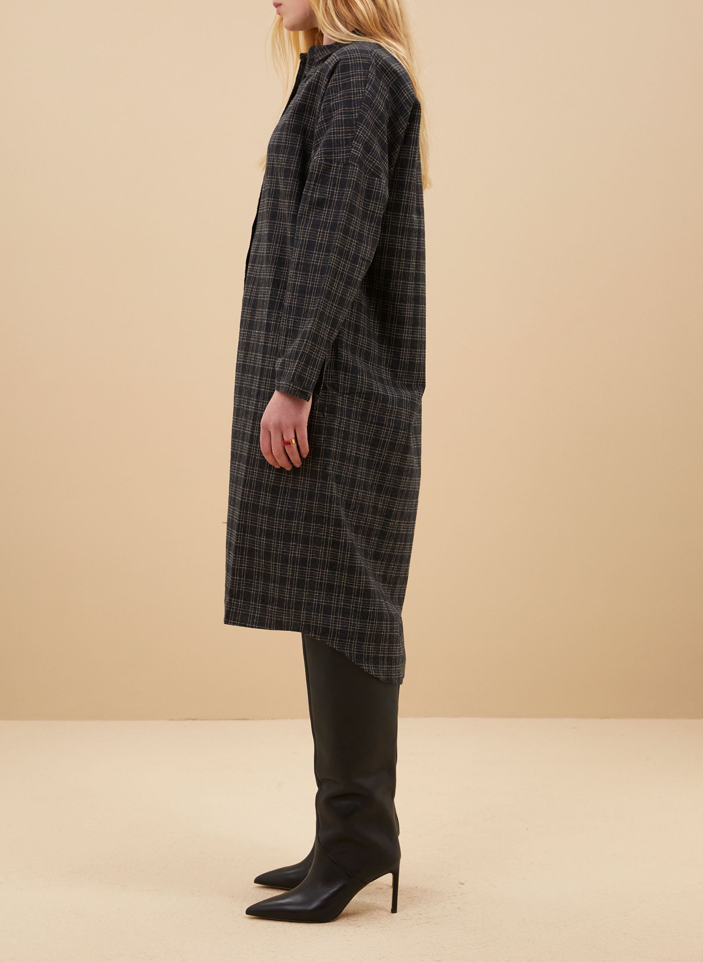 Midi shirt dress in plaid pattern Grey