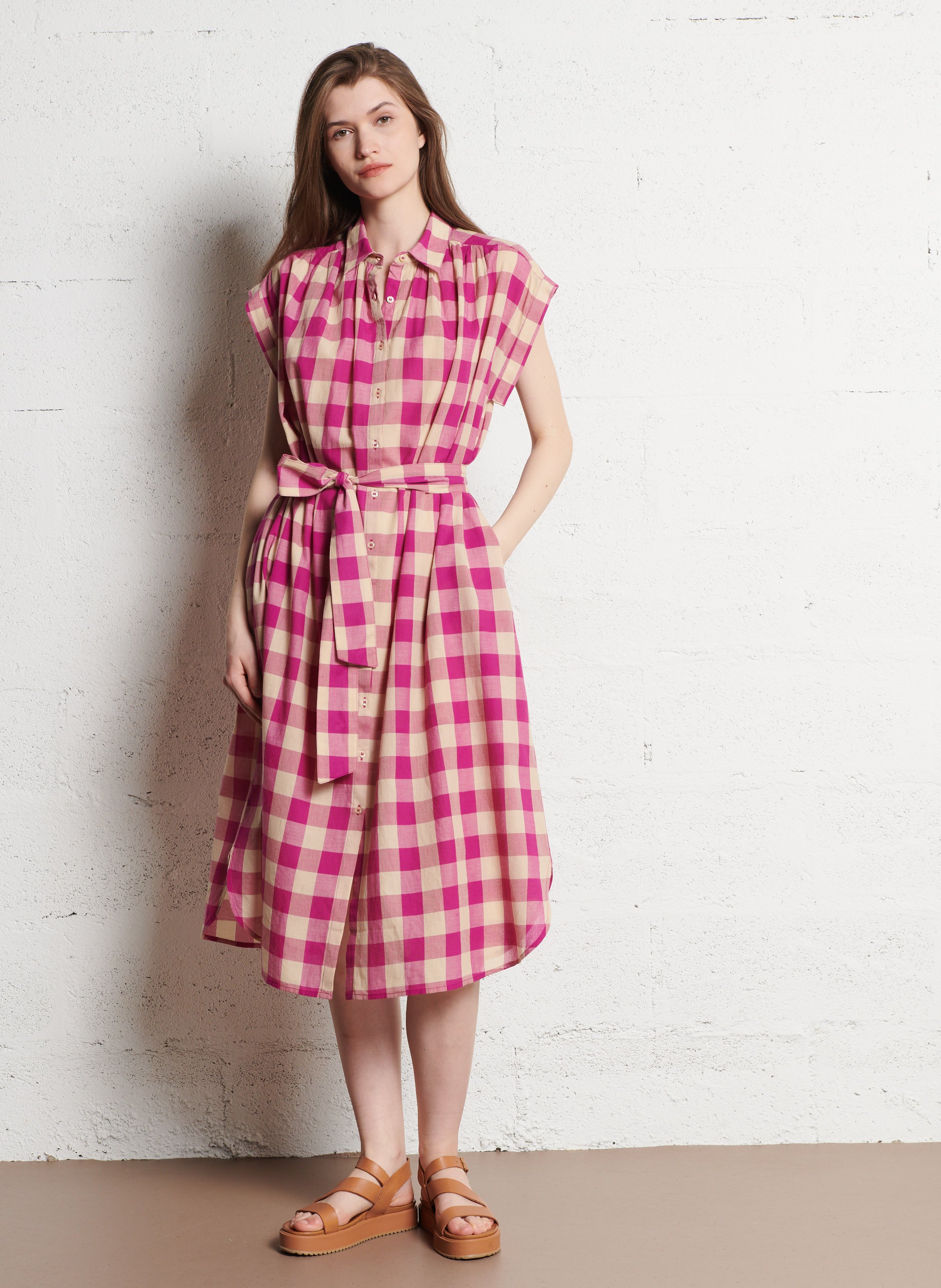 Lange, katoenen jurk met klassieke kraag BELLEPIECE Roze