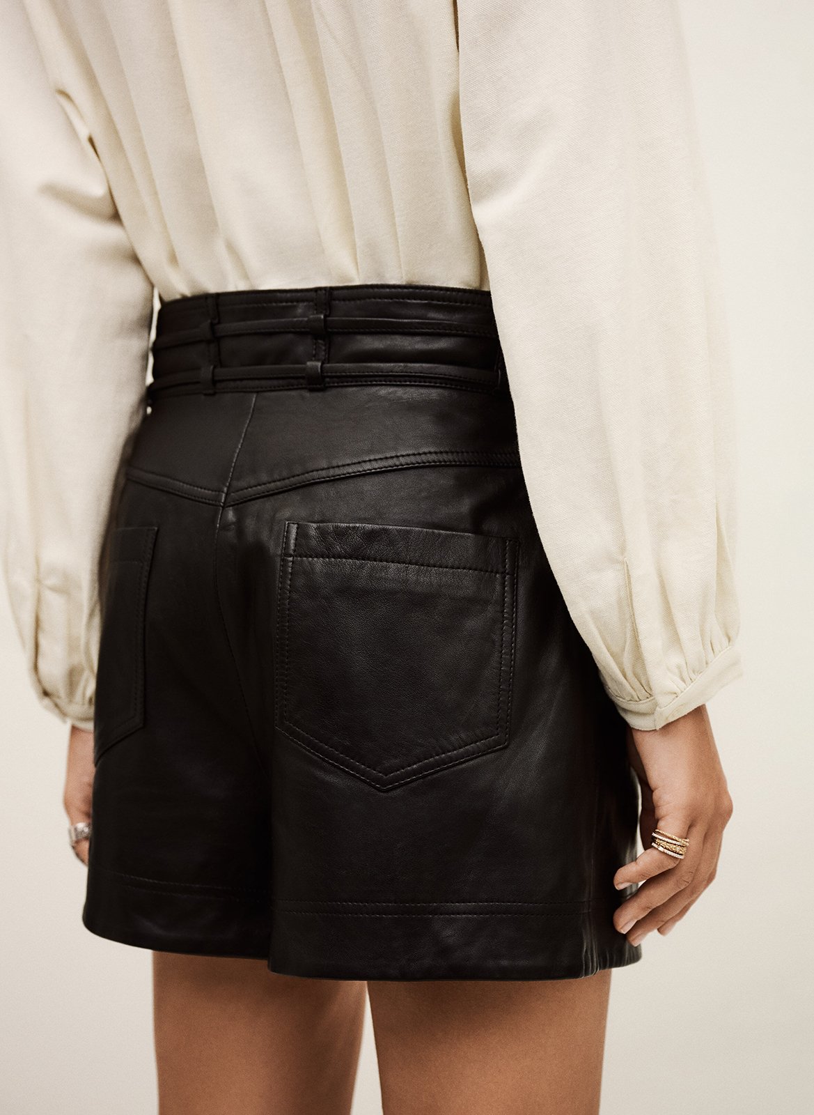 Short droit en cuir BA&SH Noir