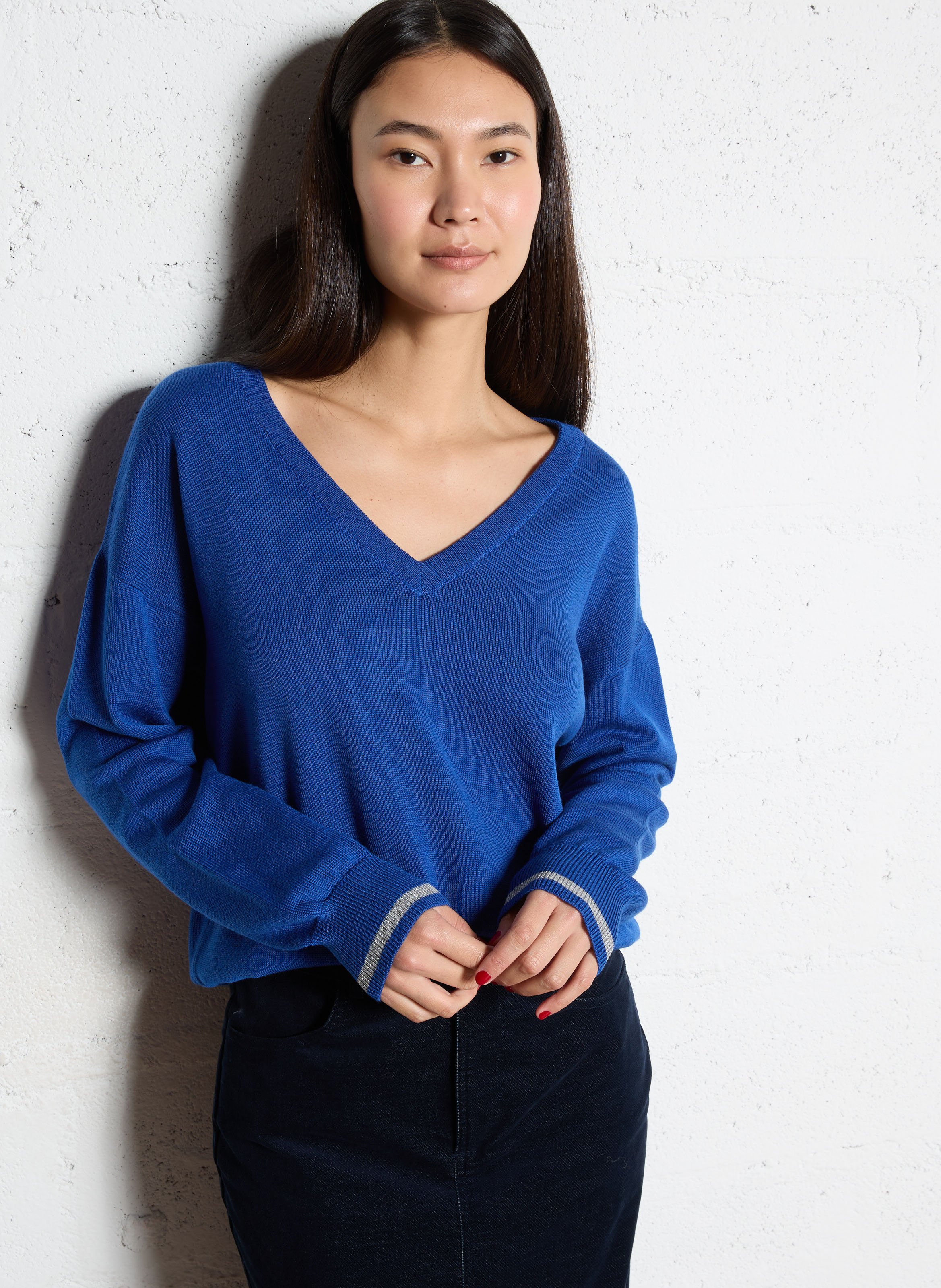 Pull droit col V en laine I CODE Bleu