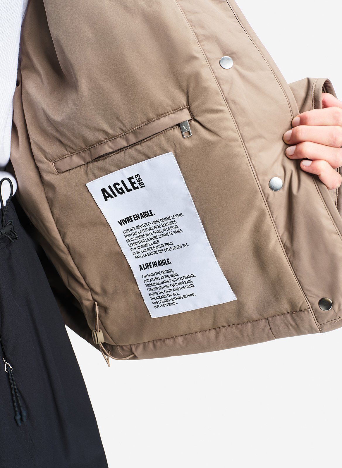 Wijde effen knoopjas AIGLE Bruin