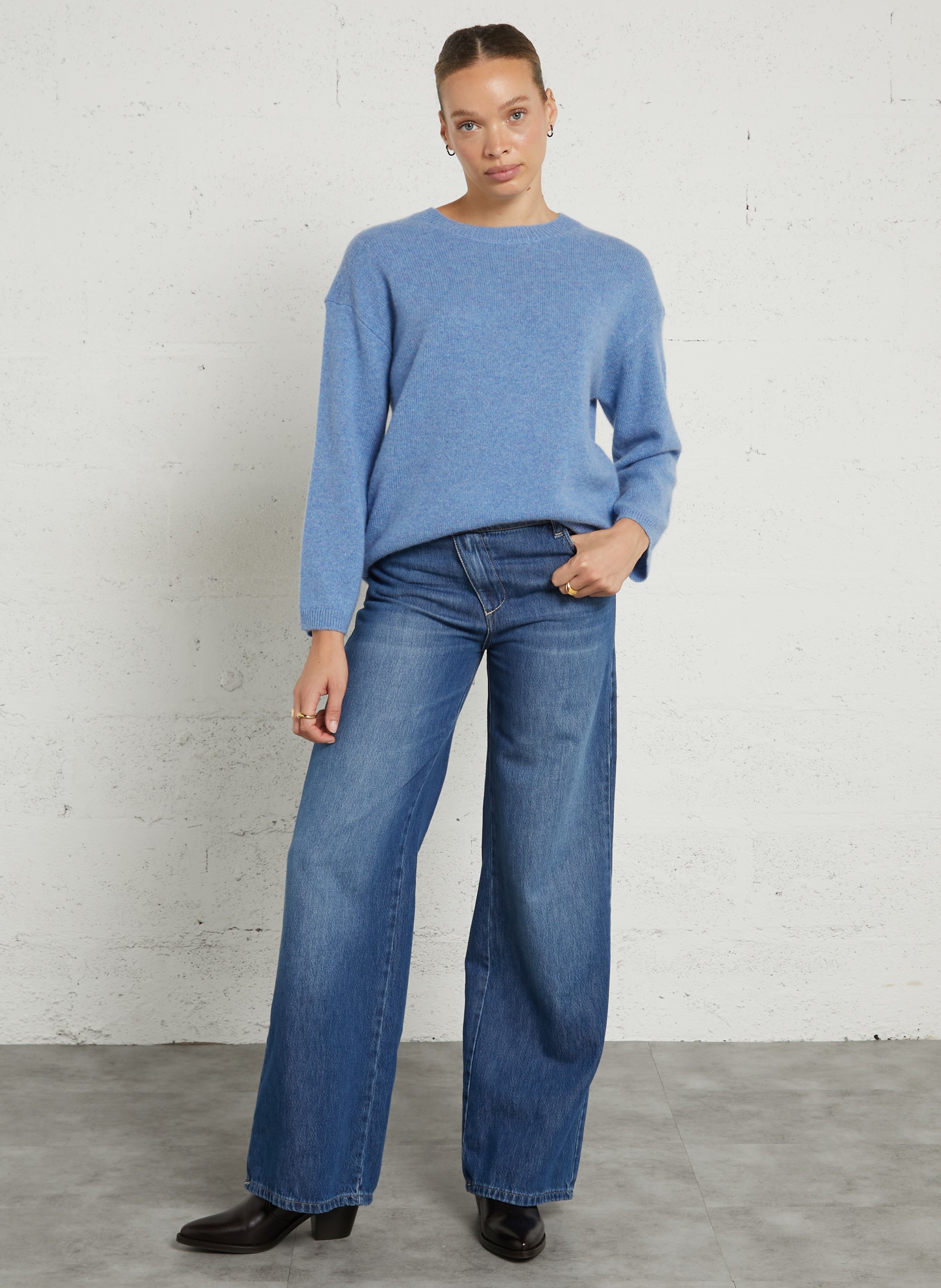 Straight cashmere sweater with round neck MAISON 123 Plums