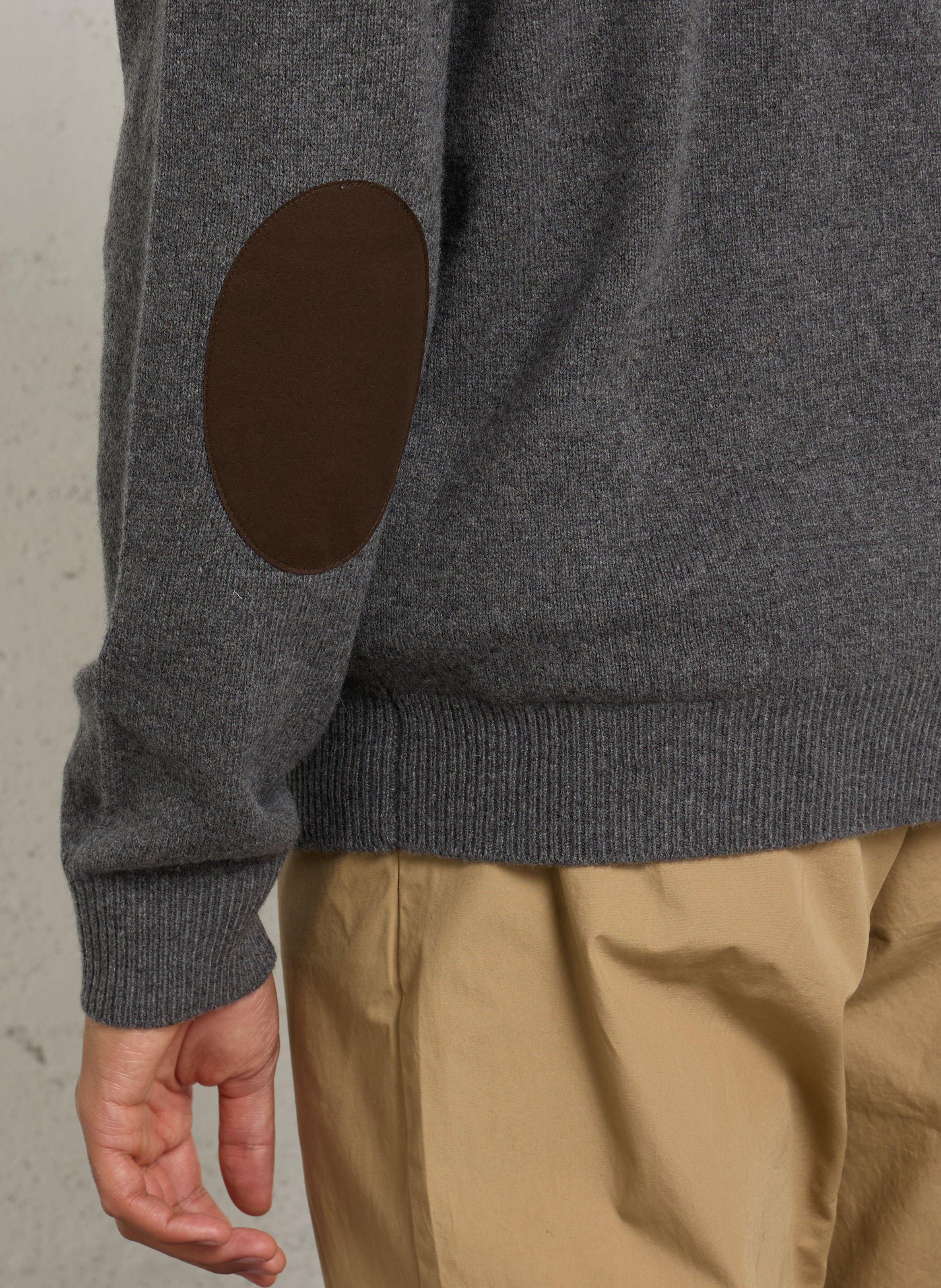 Gerade geschnittene Weste mit hohem Kragen aus bestickter Wolle HACKETT Grau