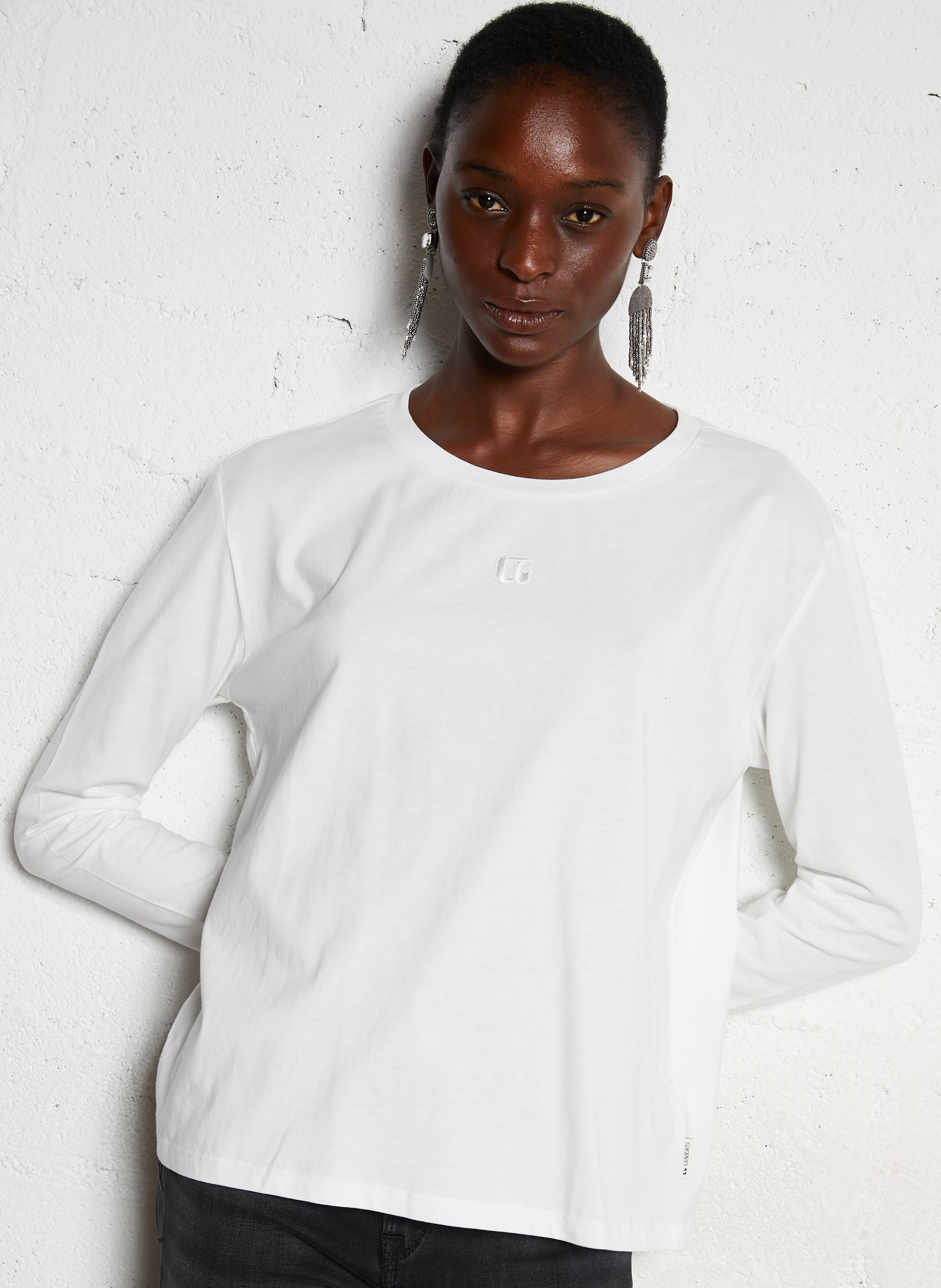 Straight embroidered round-neck cotton T-shirt LE TEMPS DES CERISES White