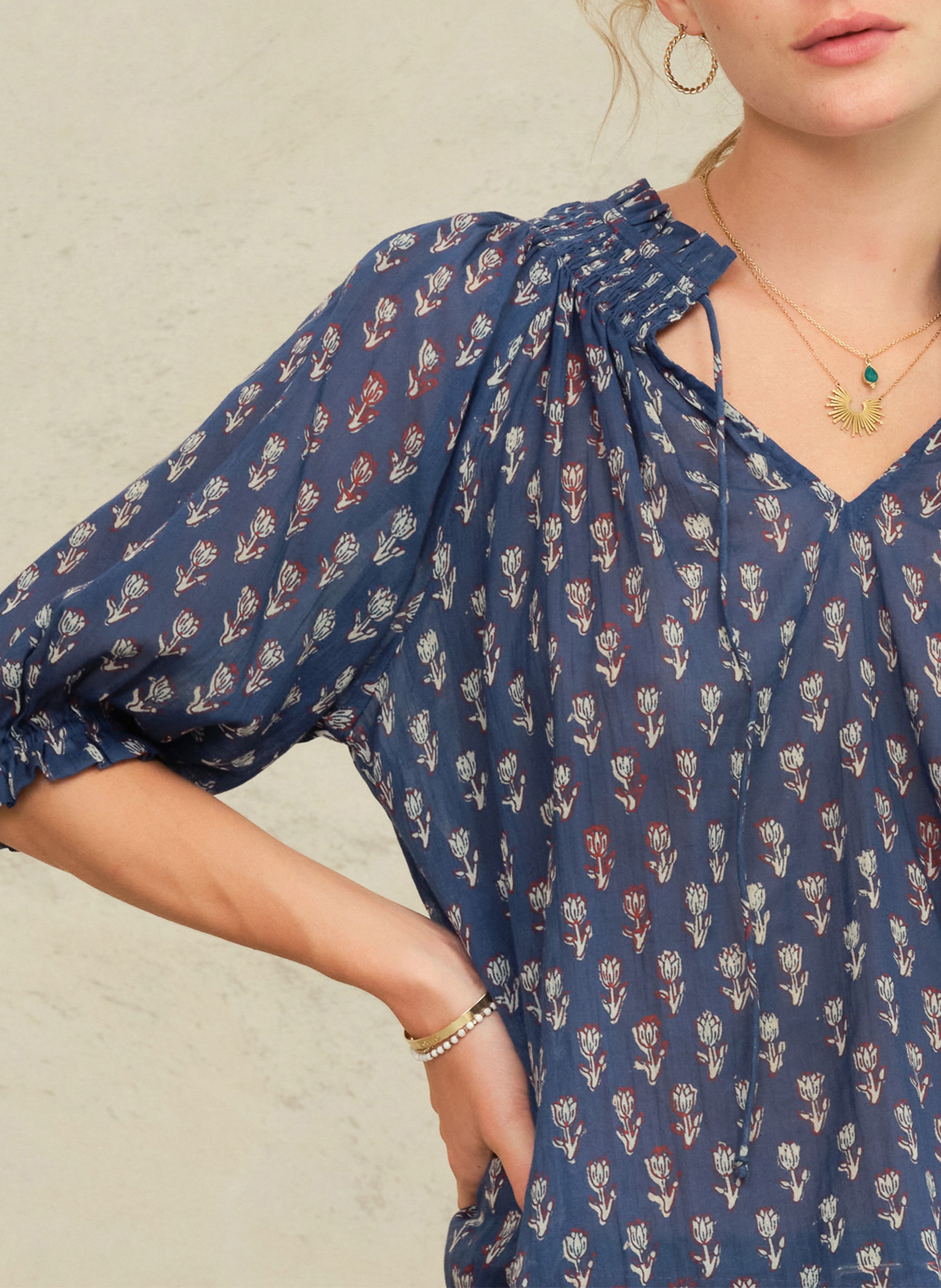 Bluse mit Henley-Ausschnitt und Print M.A.B.E Blau