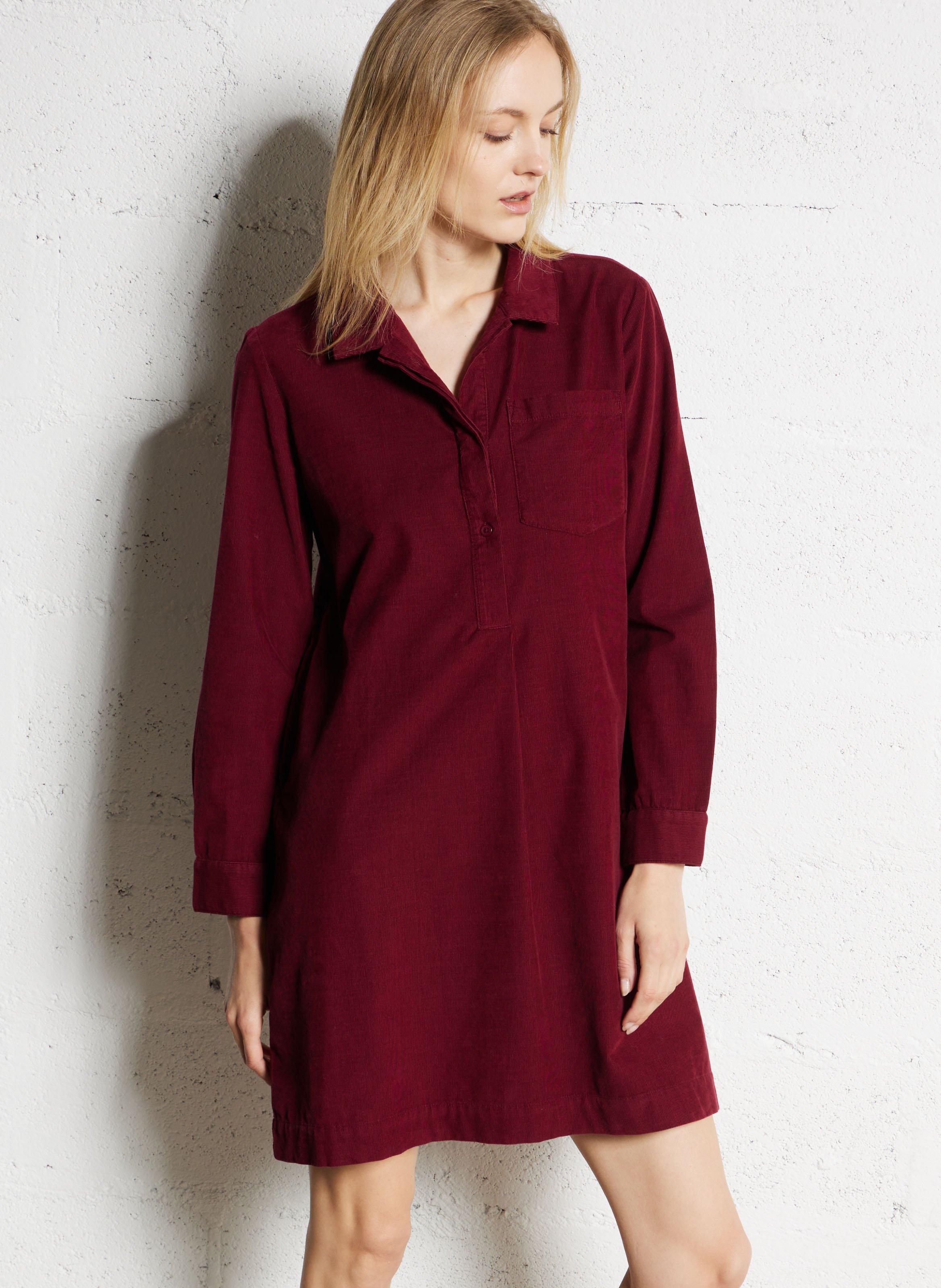 - Narrow tie straps- Racer back- Loose fit- Gathers- 100% cotton- Lined- Back length: 94 cm. NICE THINGS