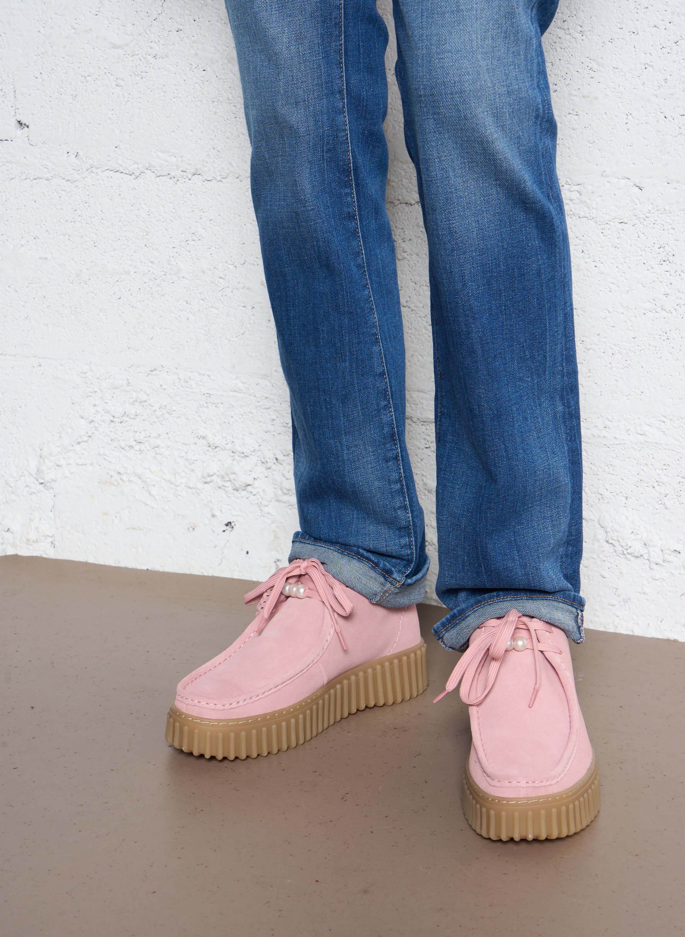Derby's van veloursleer CLARKS Roze