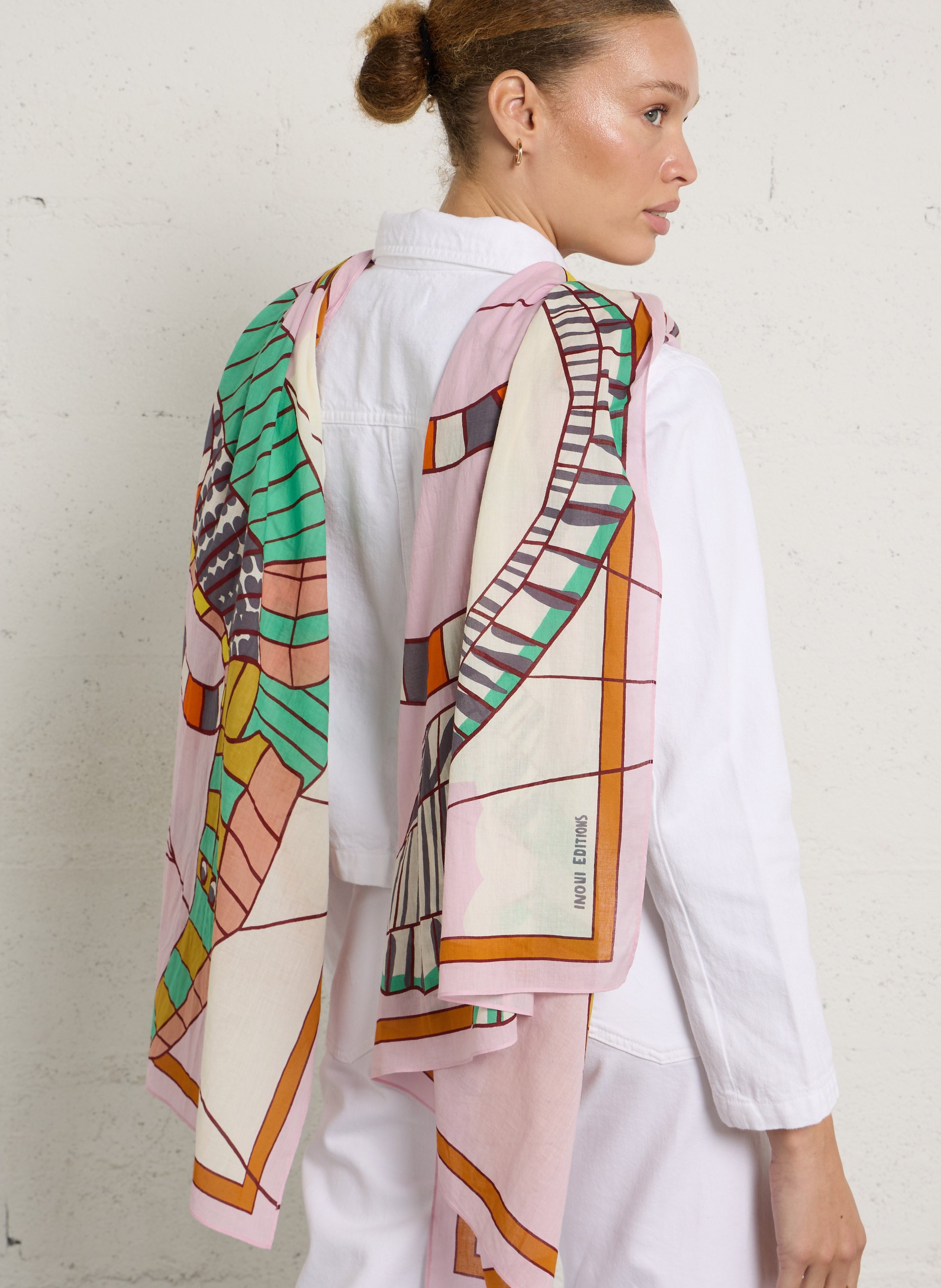 Foulard imprimé animalier en coton INOUI EDITIONS Rose